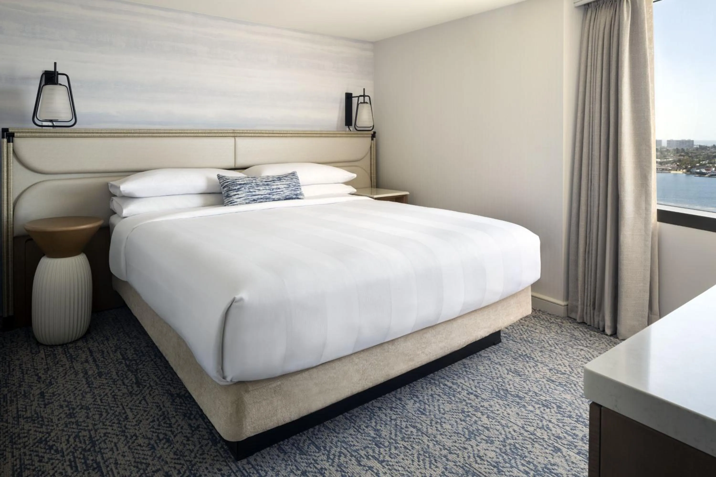 Photo of the whole room, Bed in Marriott Marquis San Diego Marina