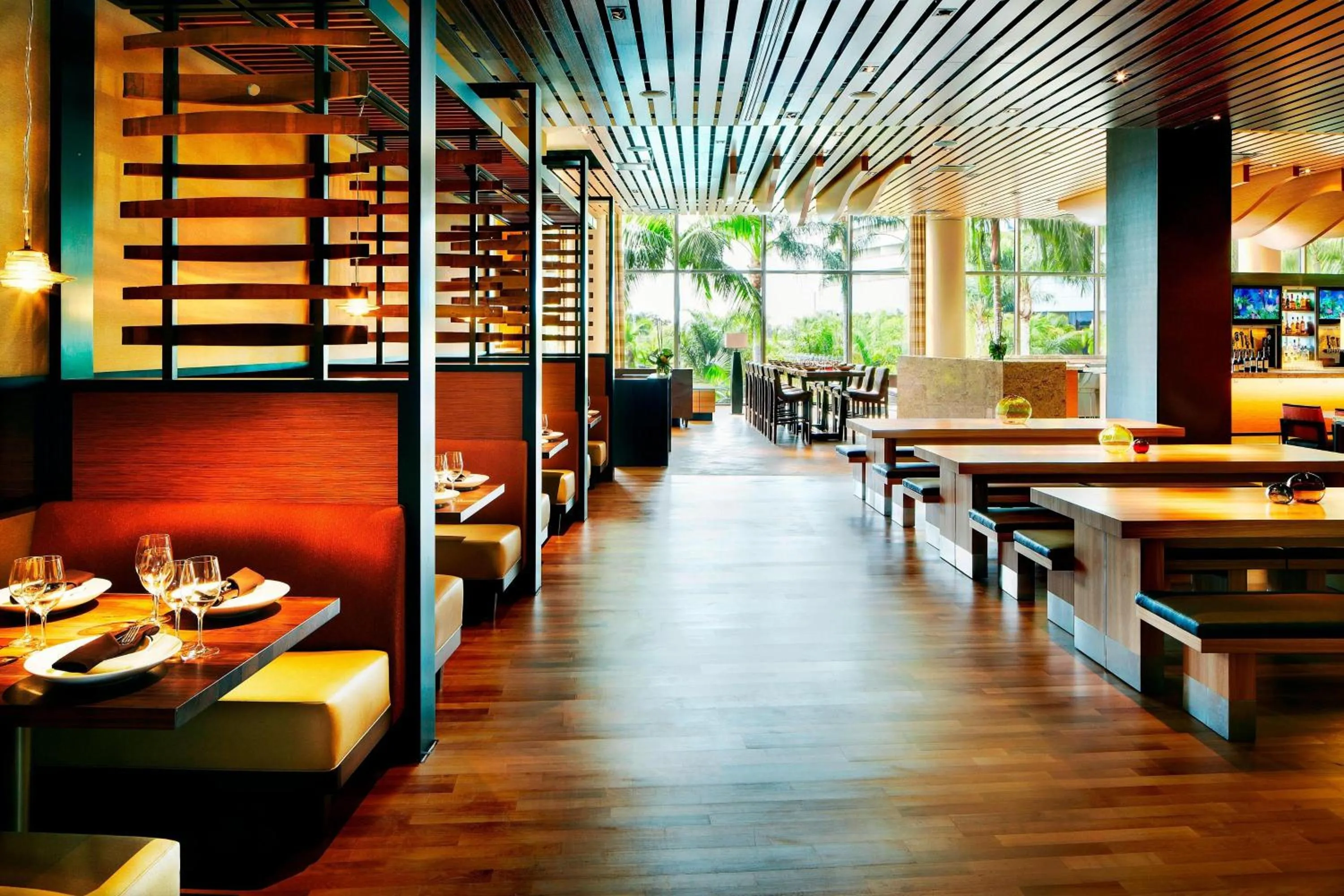 Lounge or bar in Marriott Marquis San Diego Marina