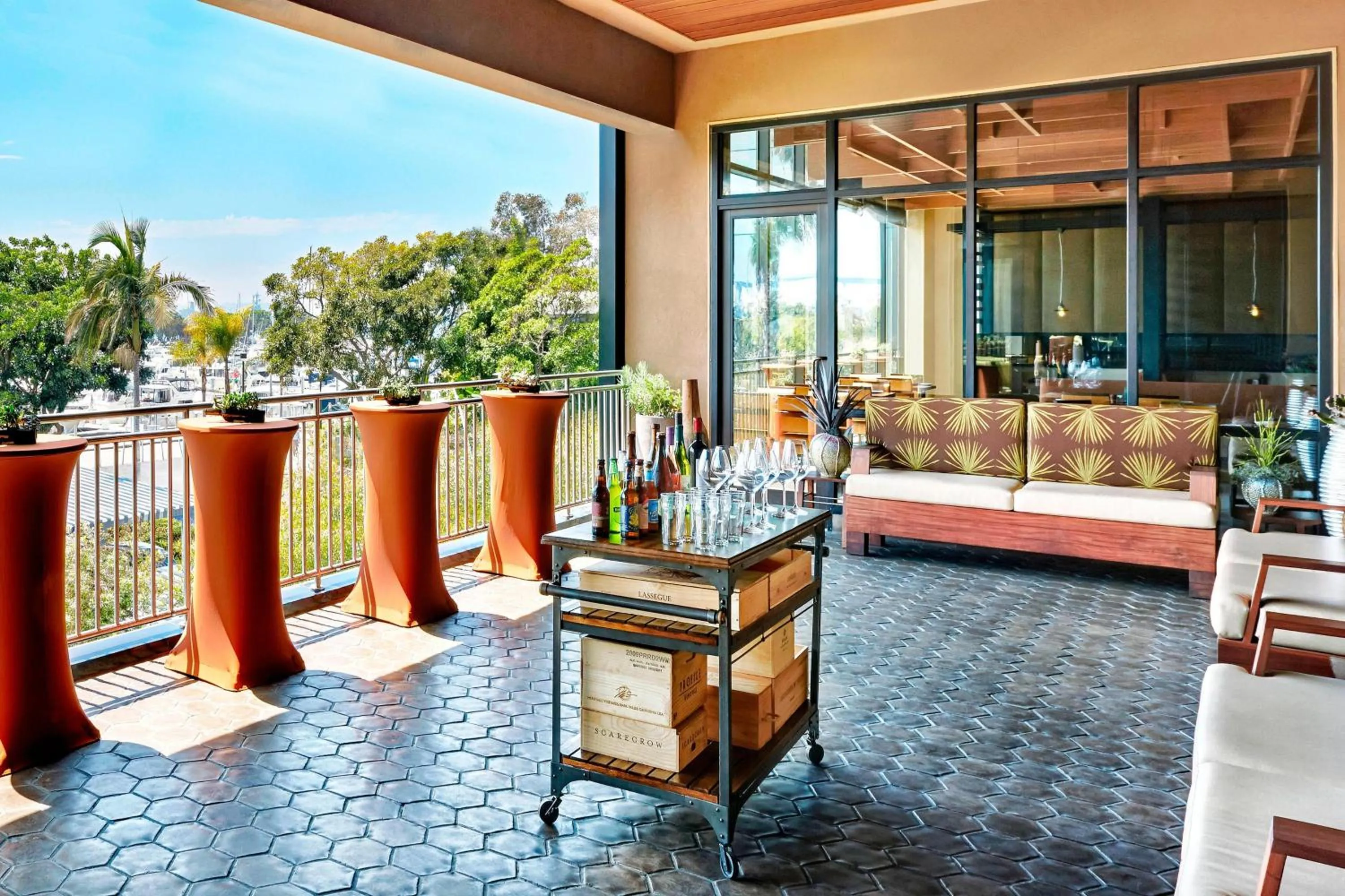 Lounge or bar in Marriott Marquis San Diego Marina