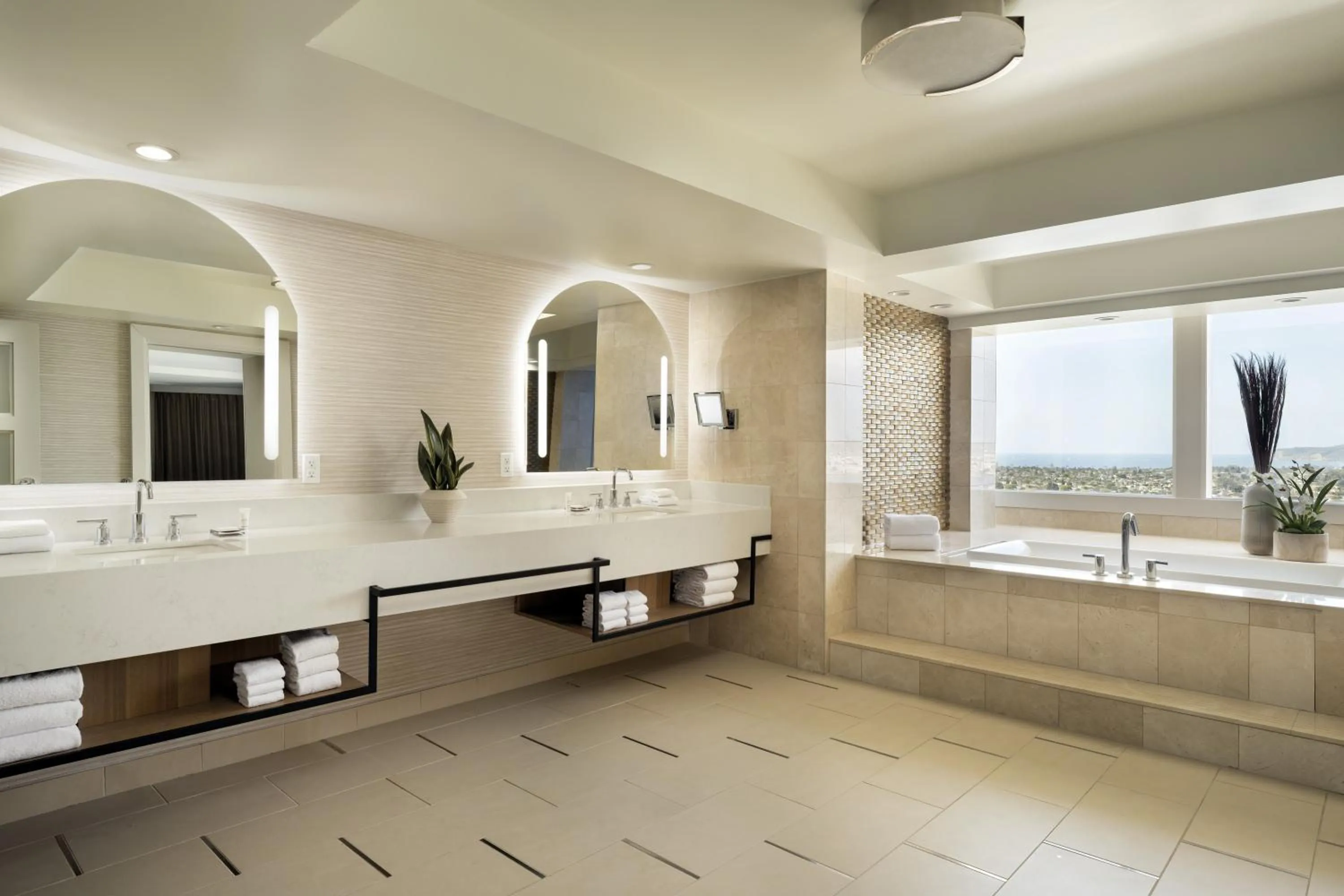 Bathroom in Marriott Marquis San Diego Marina