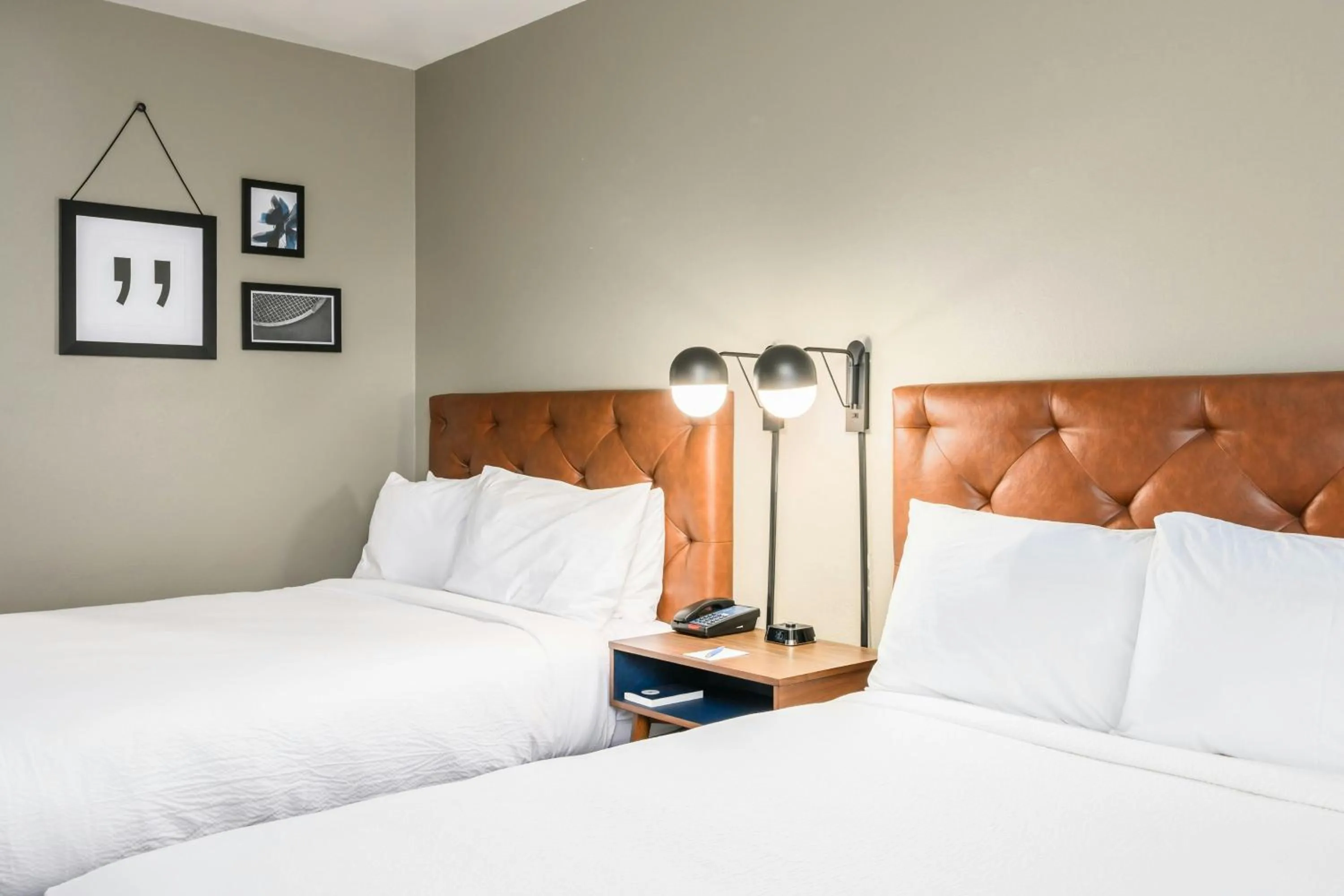 Photo of the whole room, Bed in Four Points by Sheraton Bedford Manchester Airport