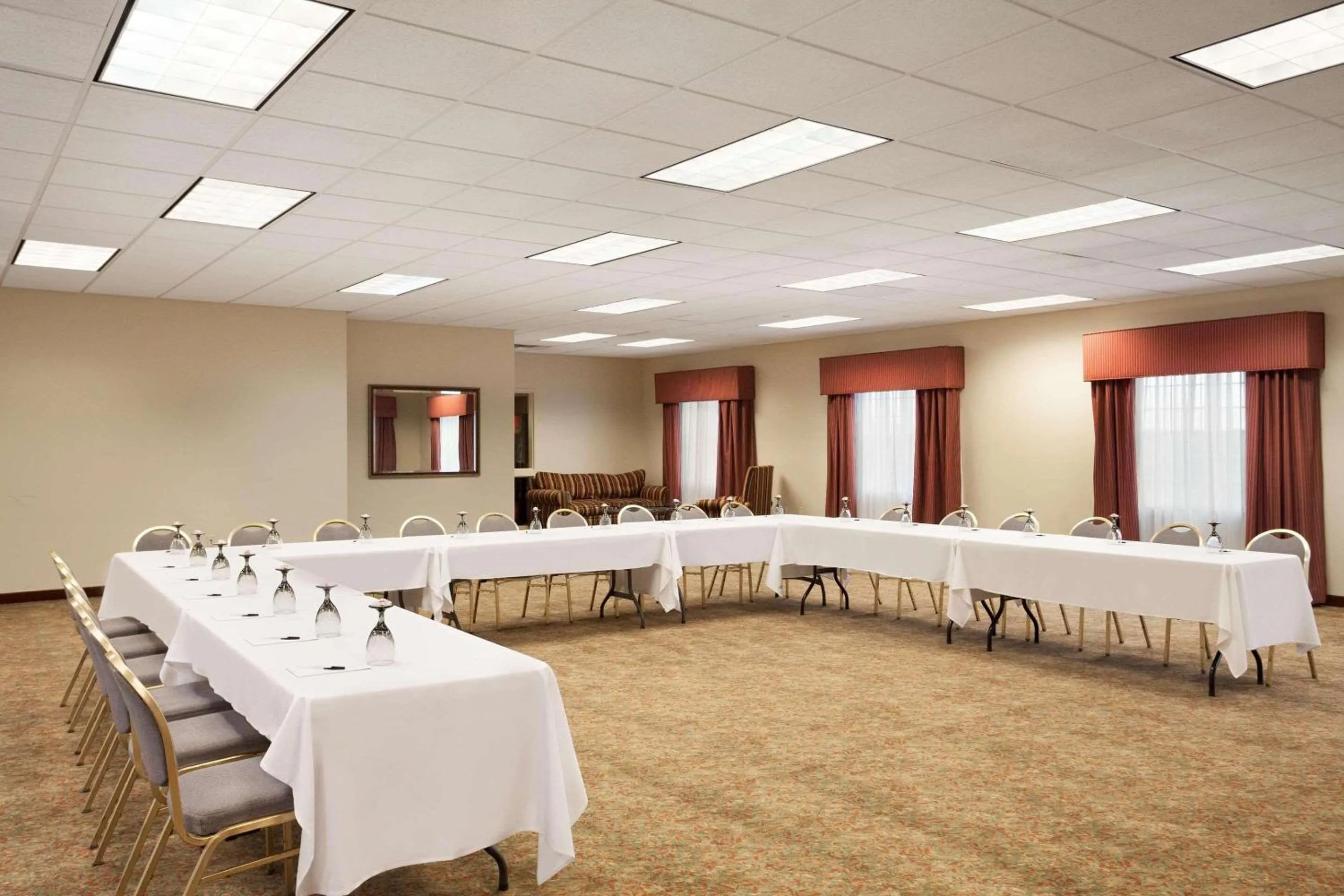Meeting/conference room in Four Points by Sheraton Bedford Manchester Airport
