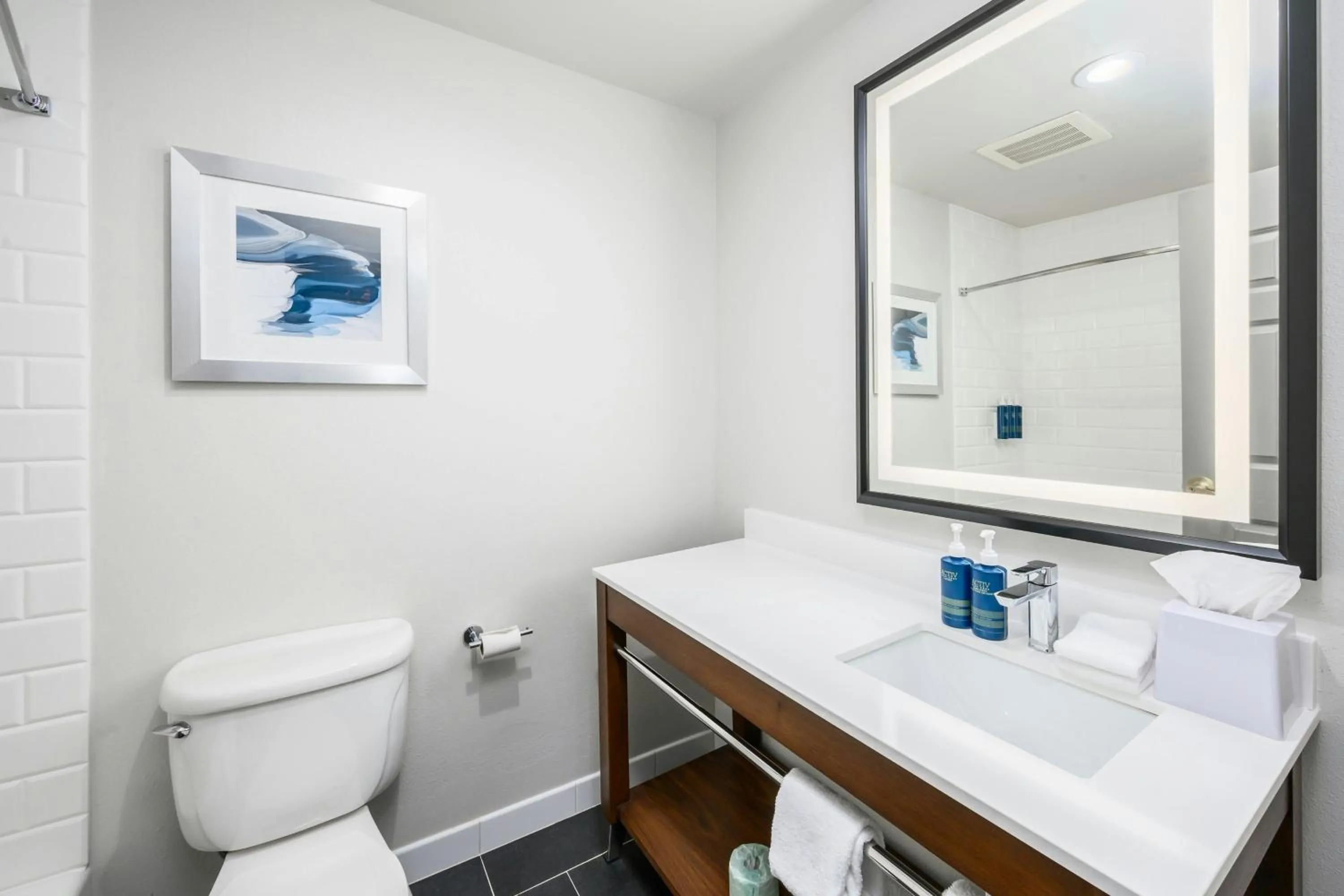 Bathroom in Four Points by Sheraton Bedford Manchester Airport