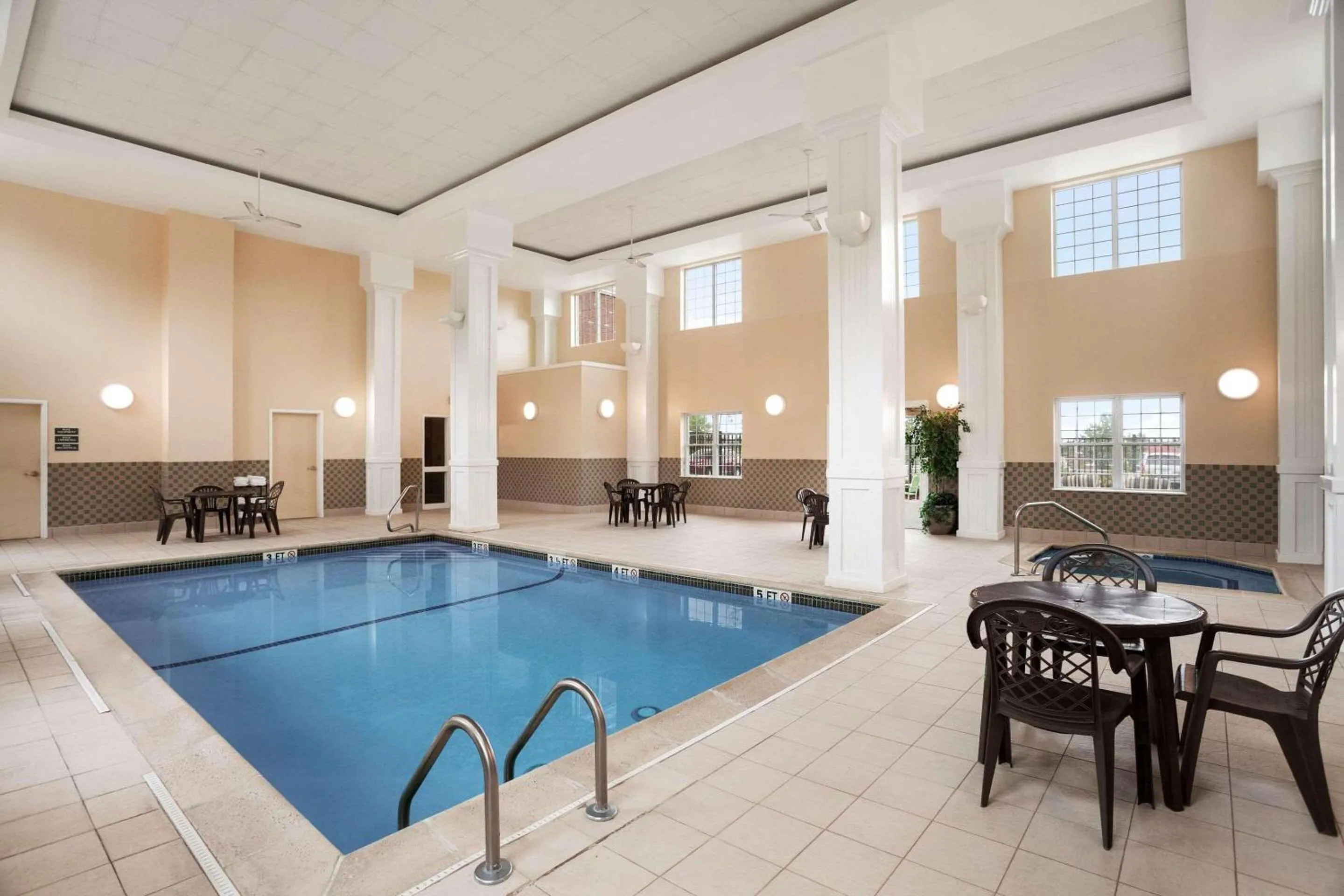 Swimming pool in Country Inn & Suites by Radisson, Manchester Airport, NH