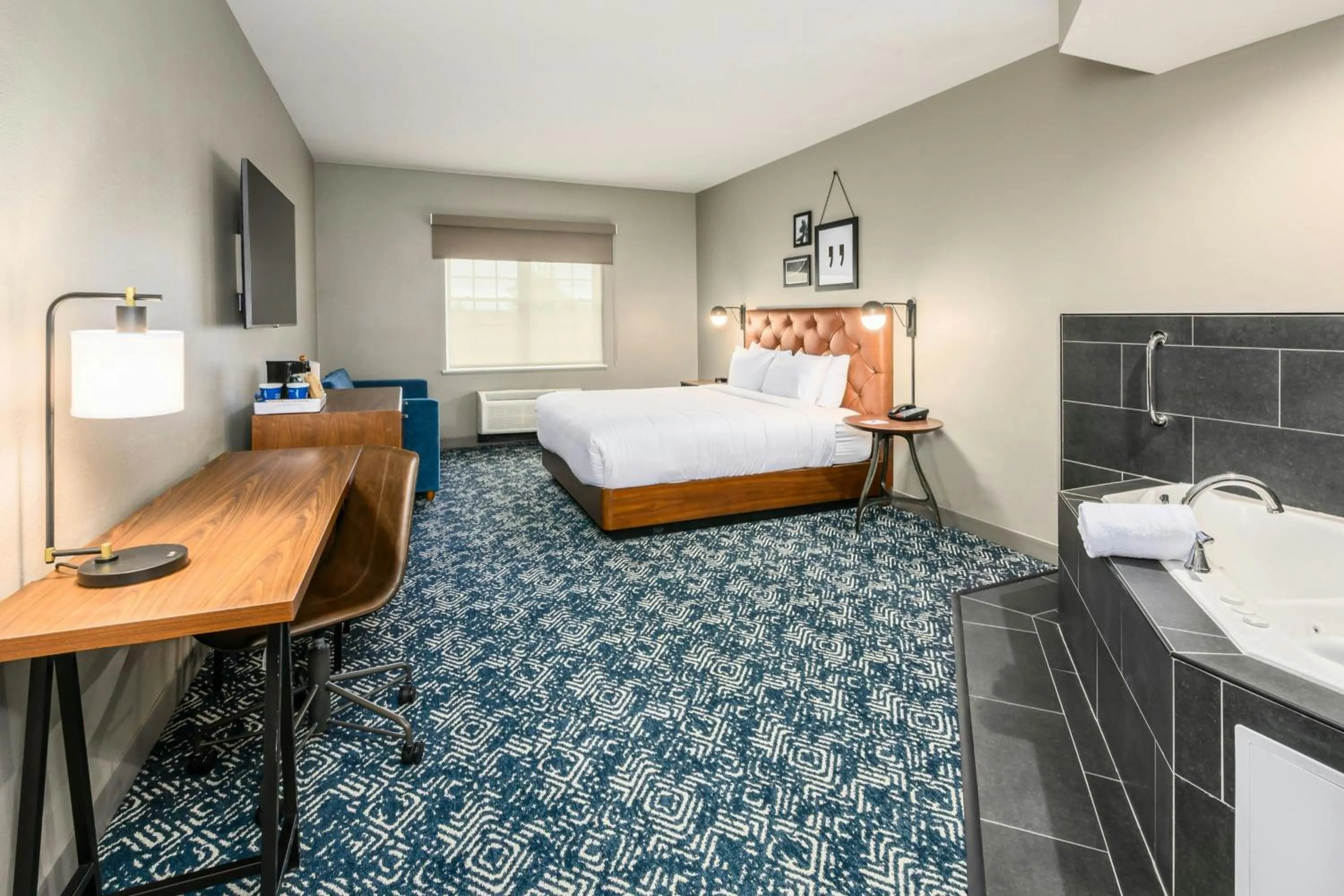 Bedroom, Bed in Four Points by Sheraton Bedford Manchester Airport