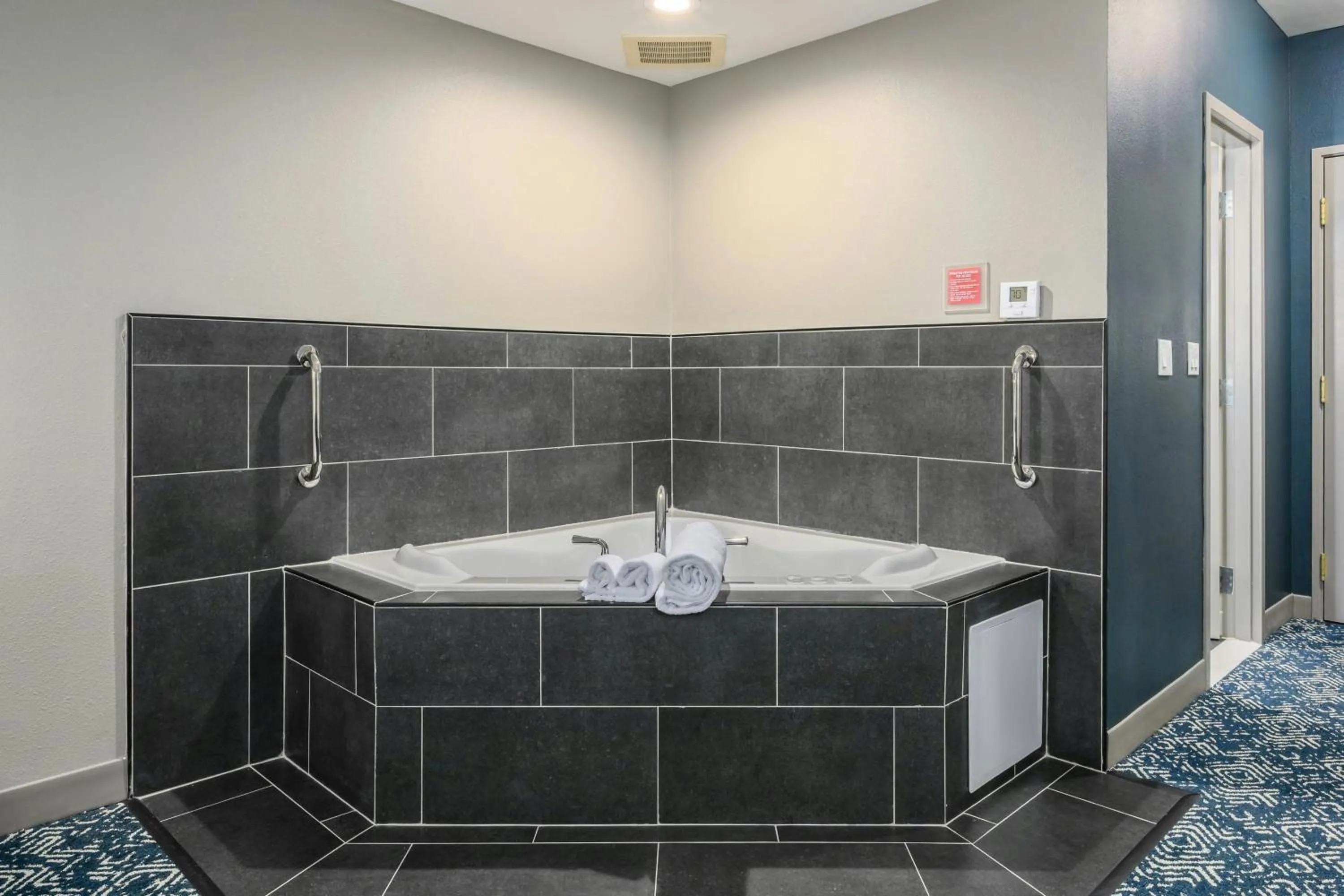 Bedroom in Four Points by Sheraton Bedford Manchester Airport