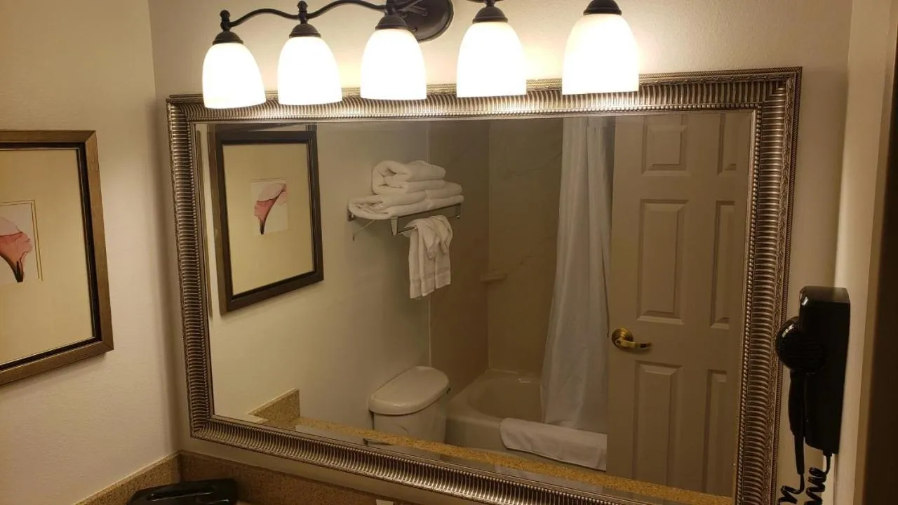 Queen Room with Two Queen Beds - Non-Smoking in Country Inn & Suites by Radisson, Manchester Airport, NH