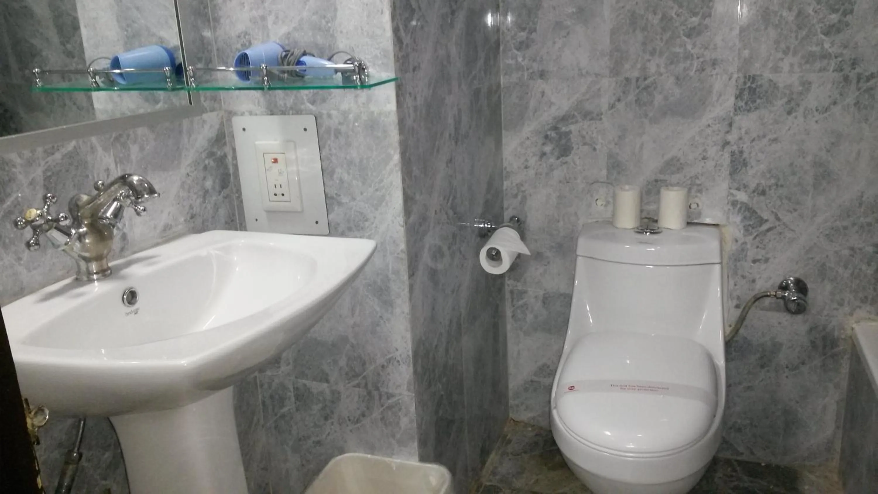 Bathroom in Indo Hokke Hotel