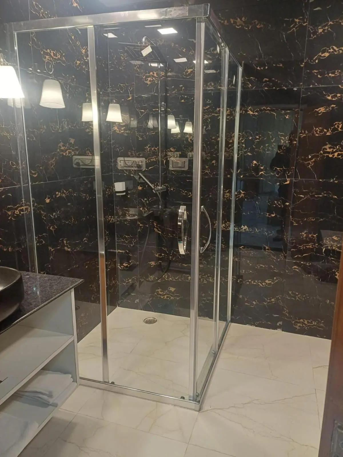 Bathroom in Indo Hokke Hotel