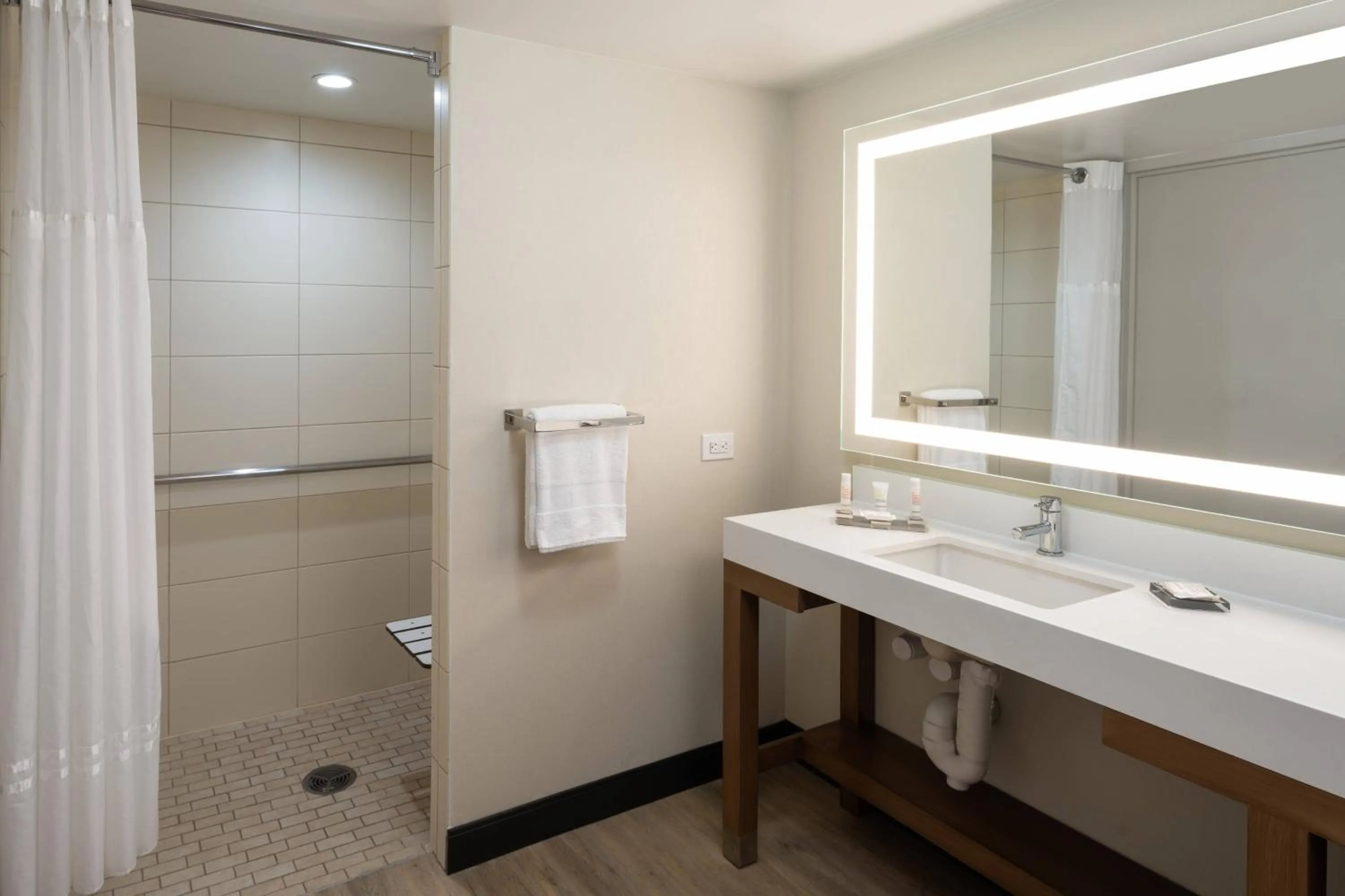 Bathroom in San Diego Marriott Mission Valley