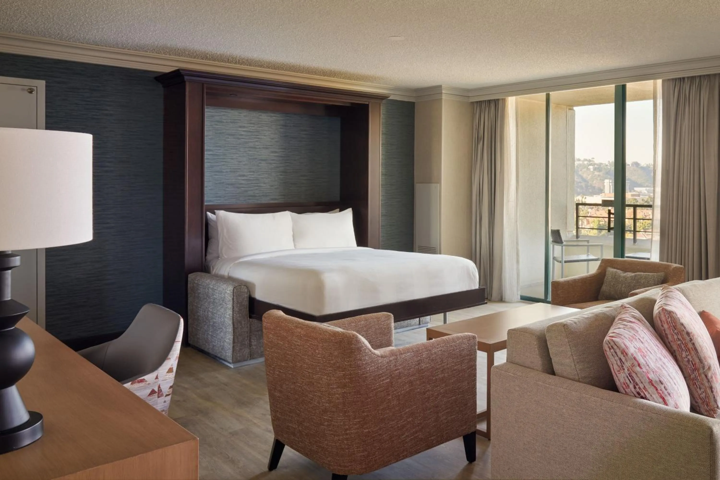 Photo of the whole room, Bed in San Diego Marriott Mission Valley