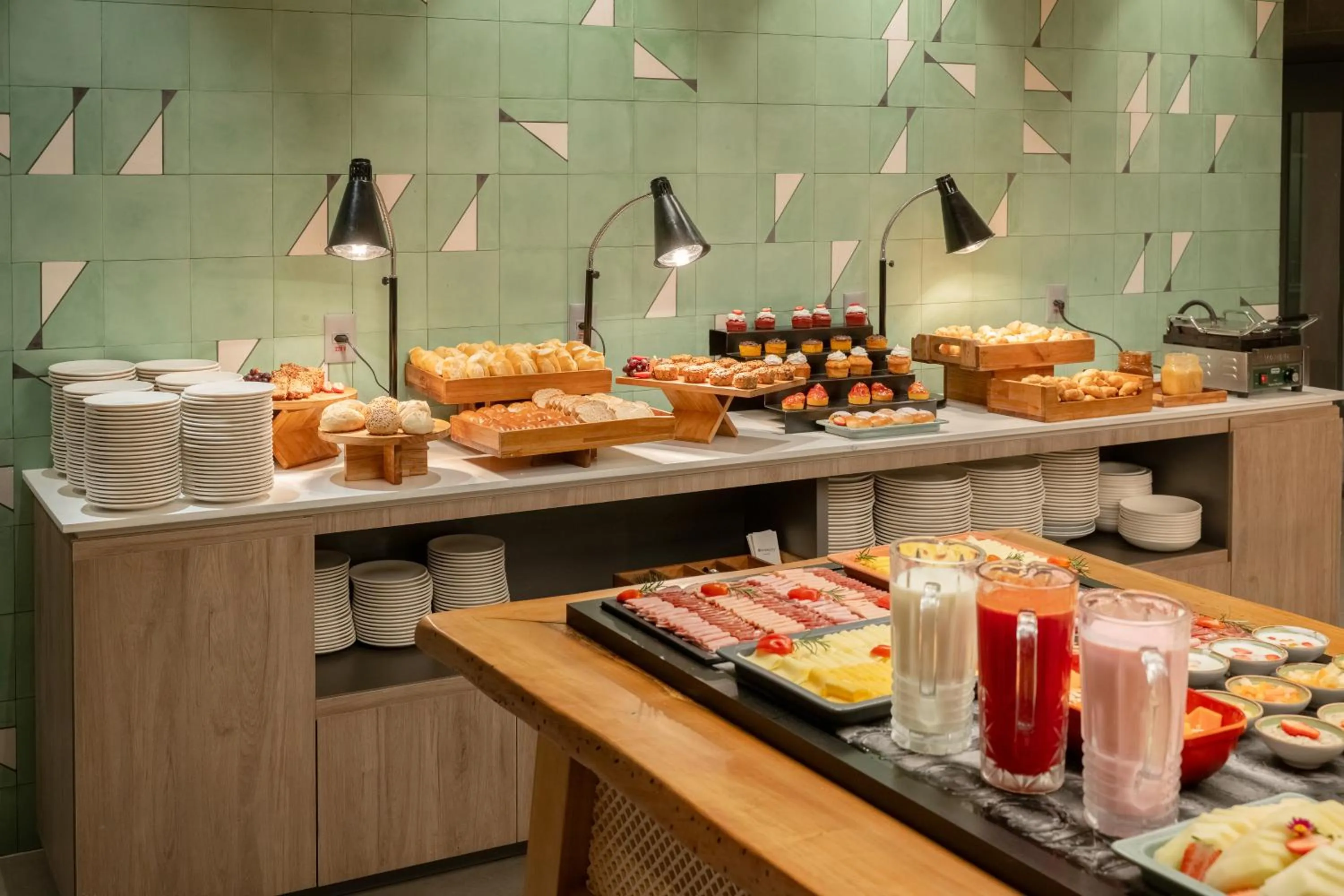 Buffet breakfast in Intercity Porto Alegre Aeroporto