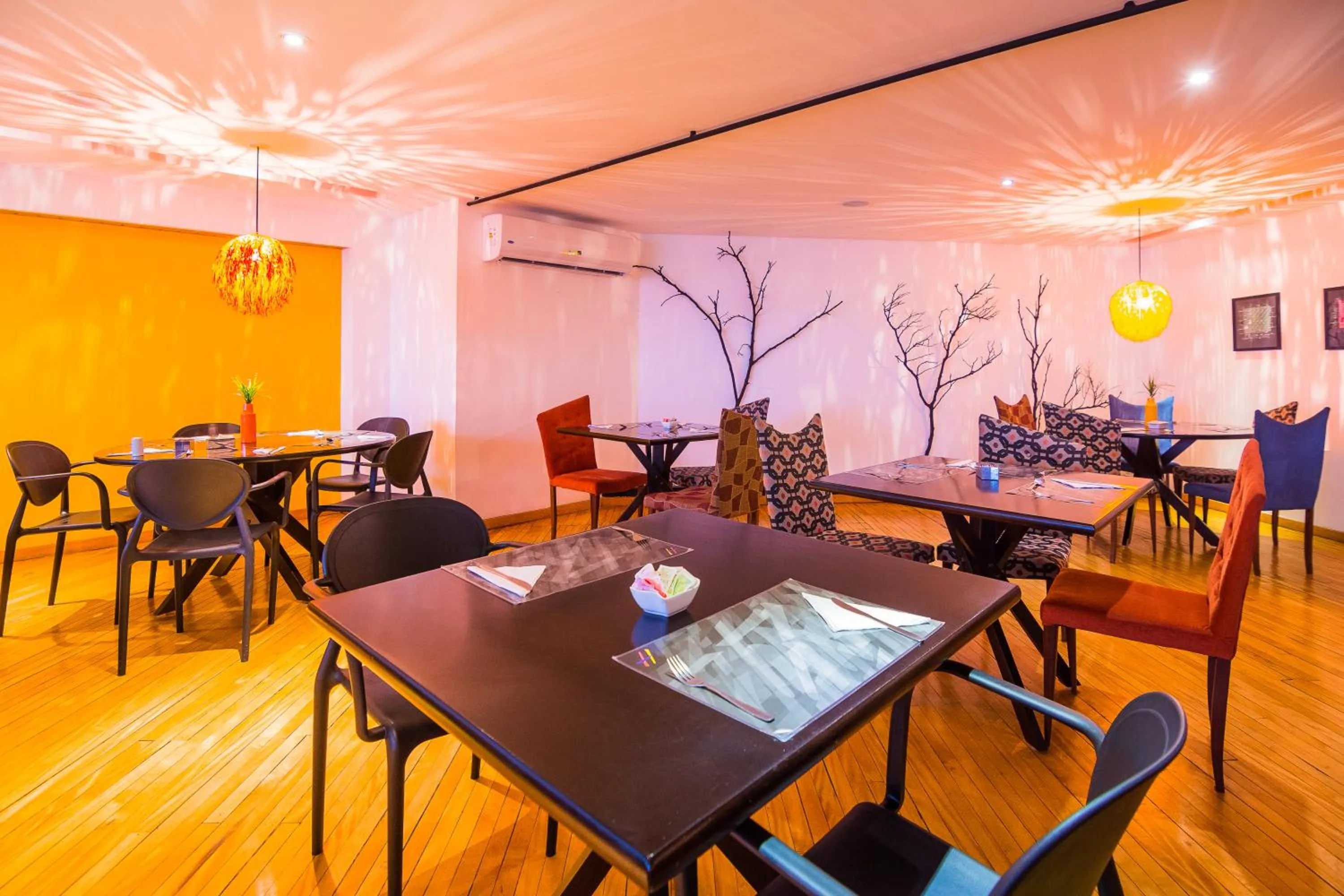 Restaurant/places to eat in Golden Fortaleza by Intercity