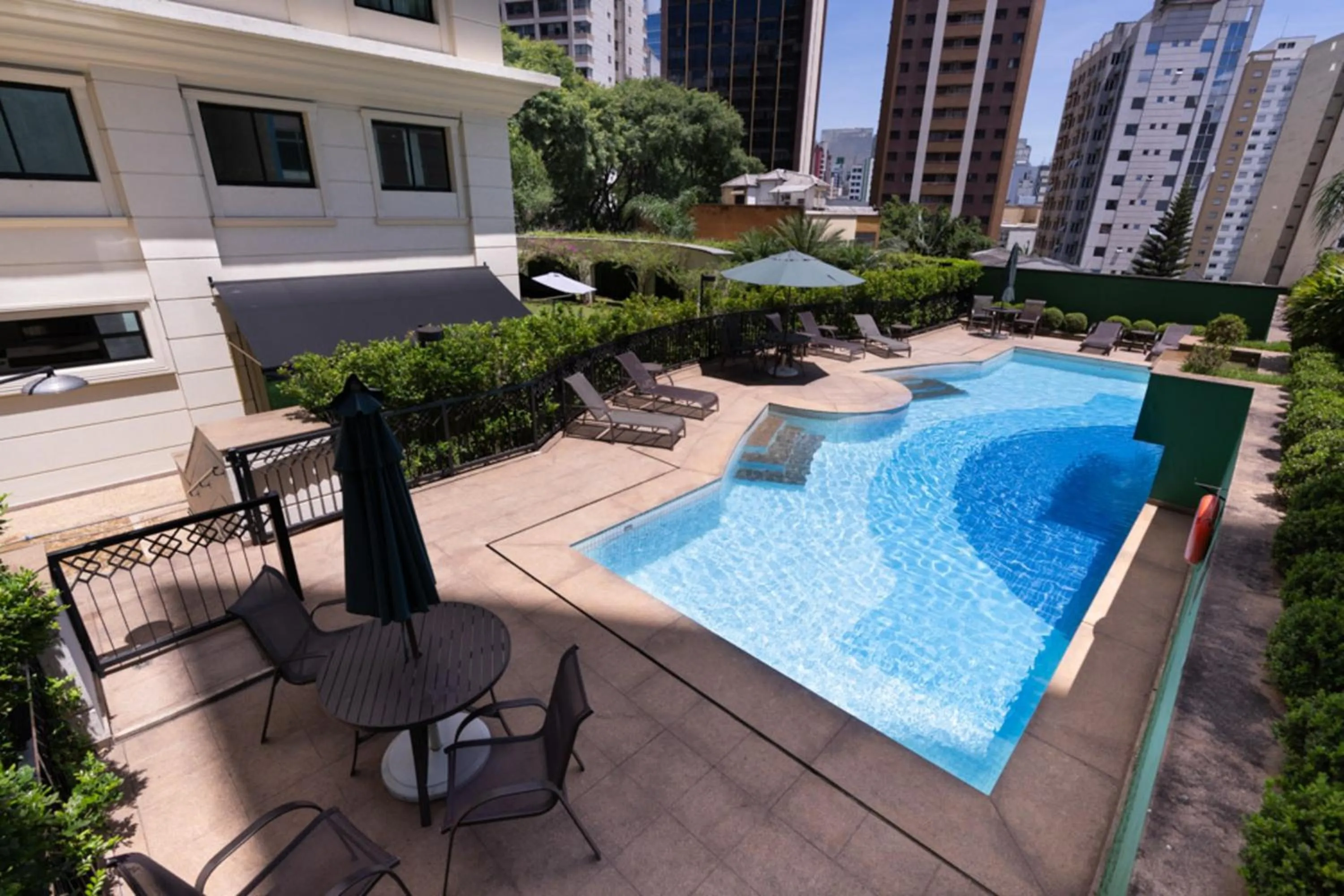 Swimming pool in Intercity Pamplona - The Universe Paulista