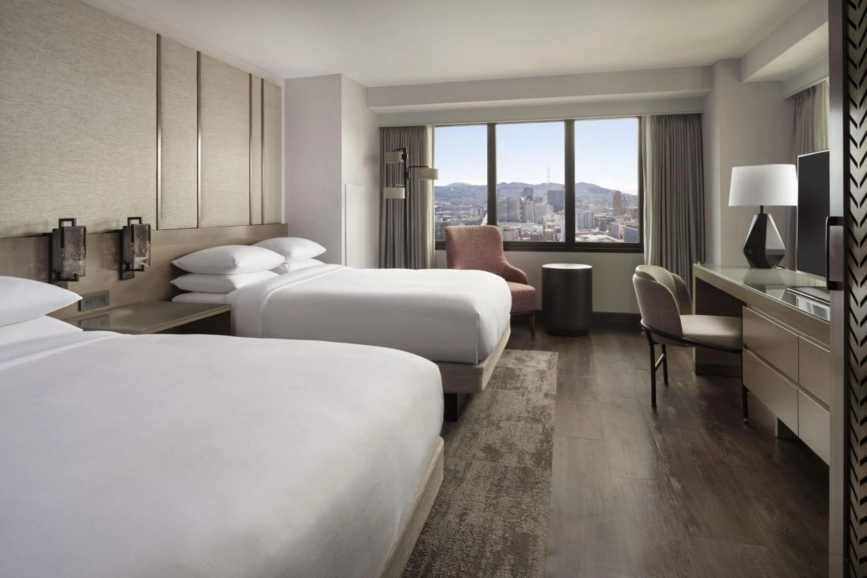 Photo of the whole room, Bed in San Francisco Marriott Marquis Union Square
