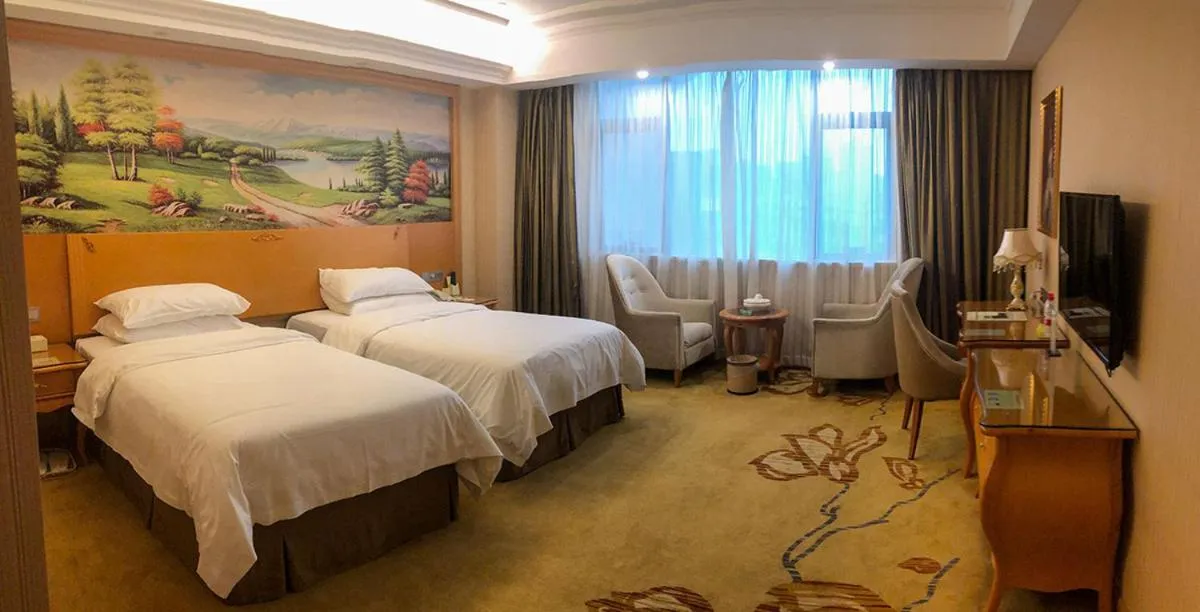 Bed in Vienna International Hotel Puning International Commodity City