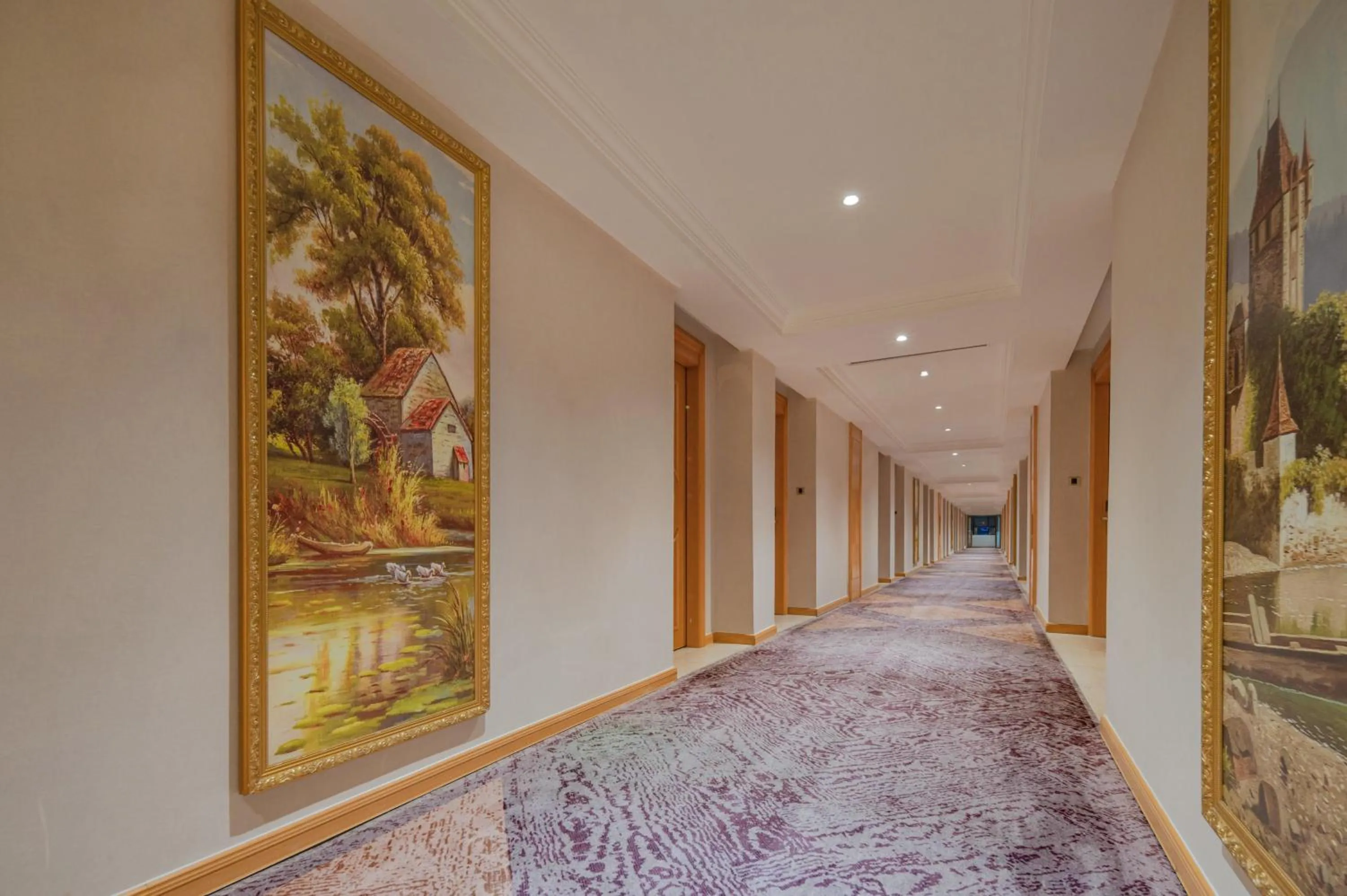 Property building in Vienna Hotel Shenzhen Fuyong Subway Station