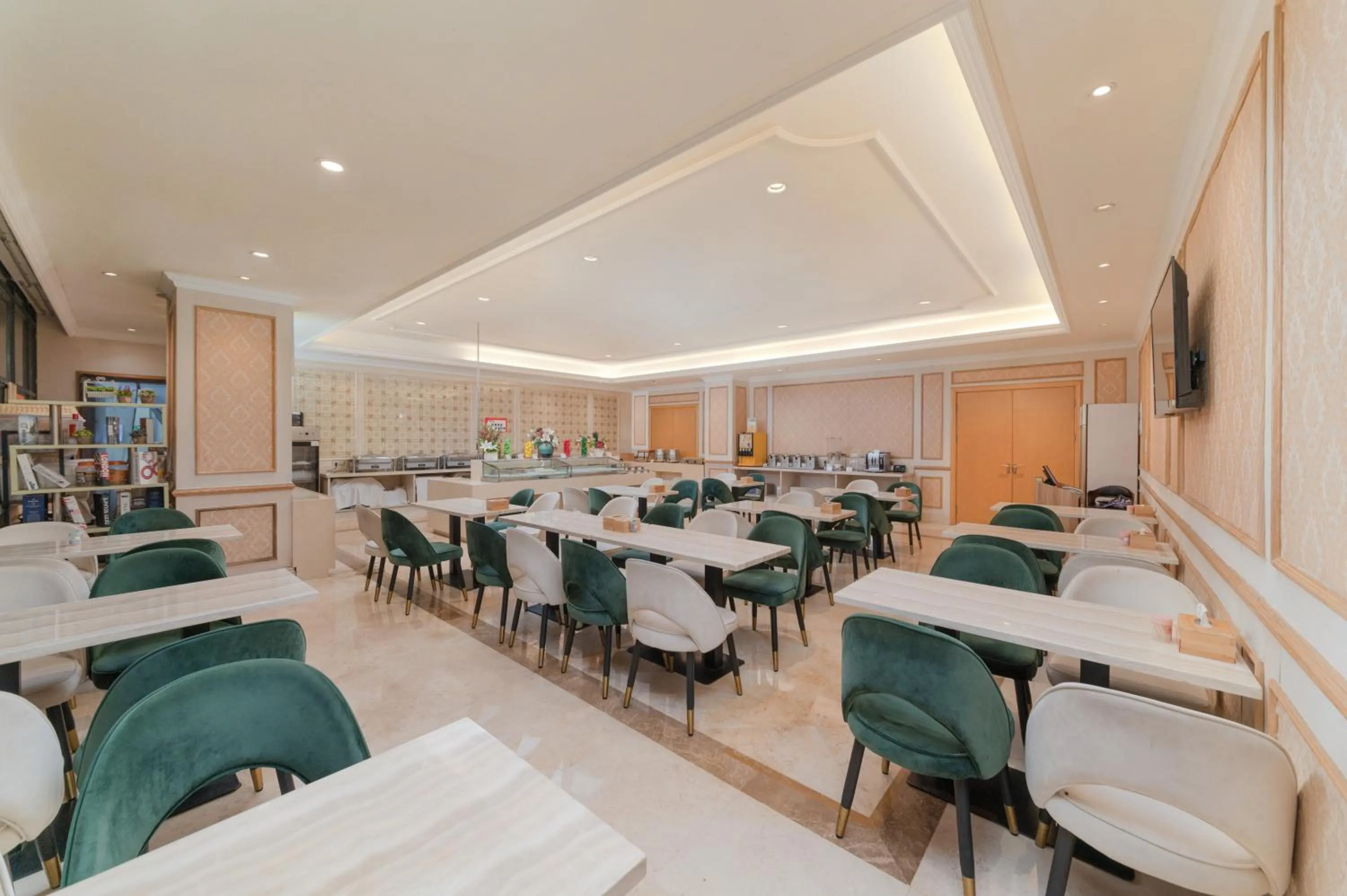 Restaurant/places to eat in Vienna Hotel Shenzhen Fuyong Subway Station