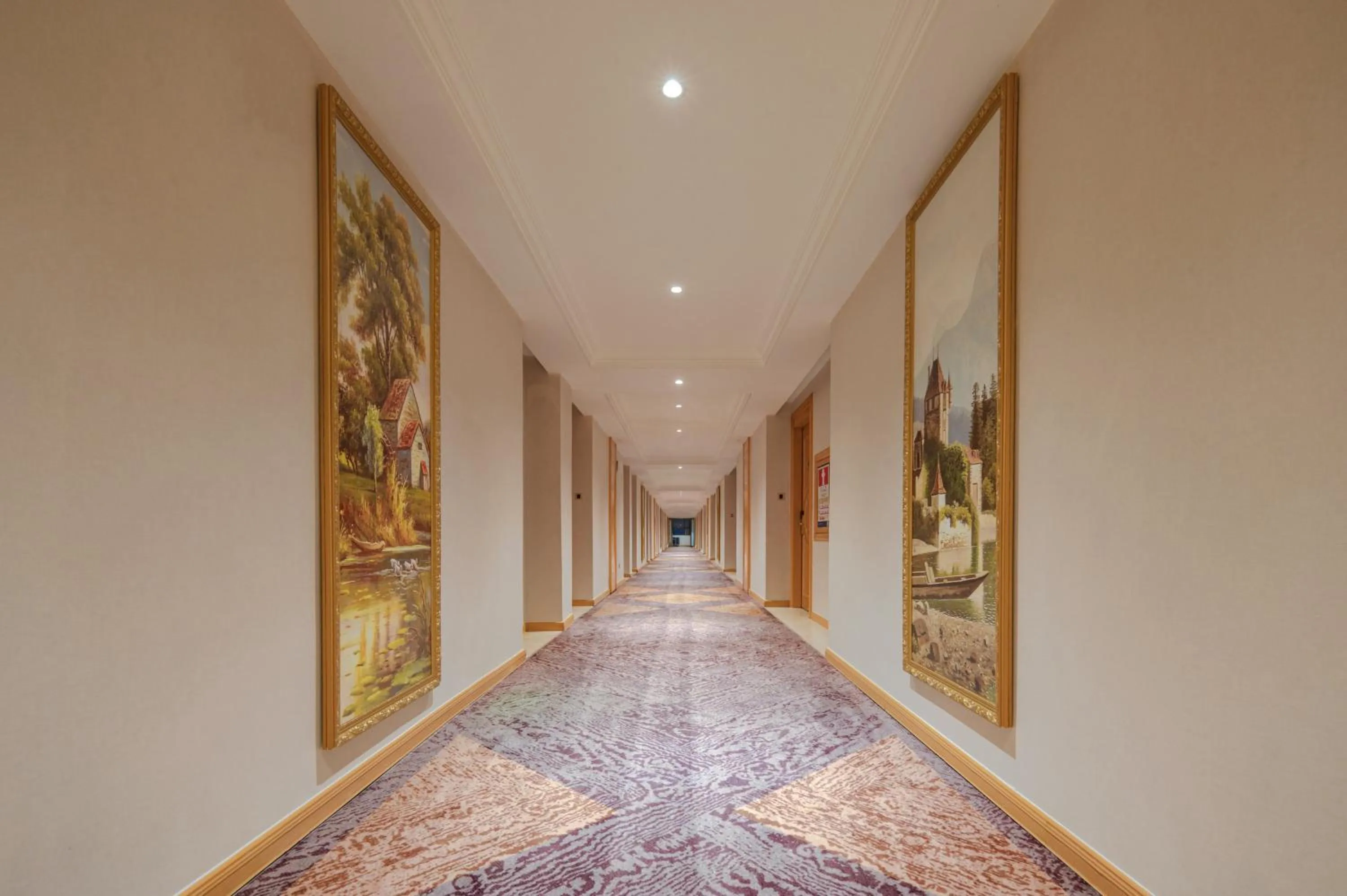 Property building in Vienna Hotel Shenzhen Fuyong Subway Station