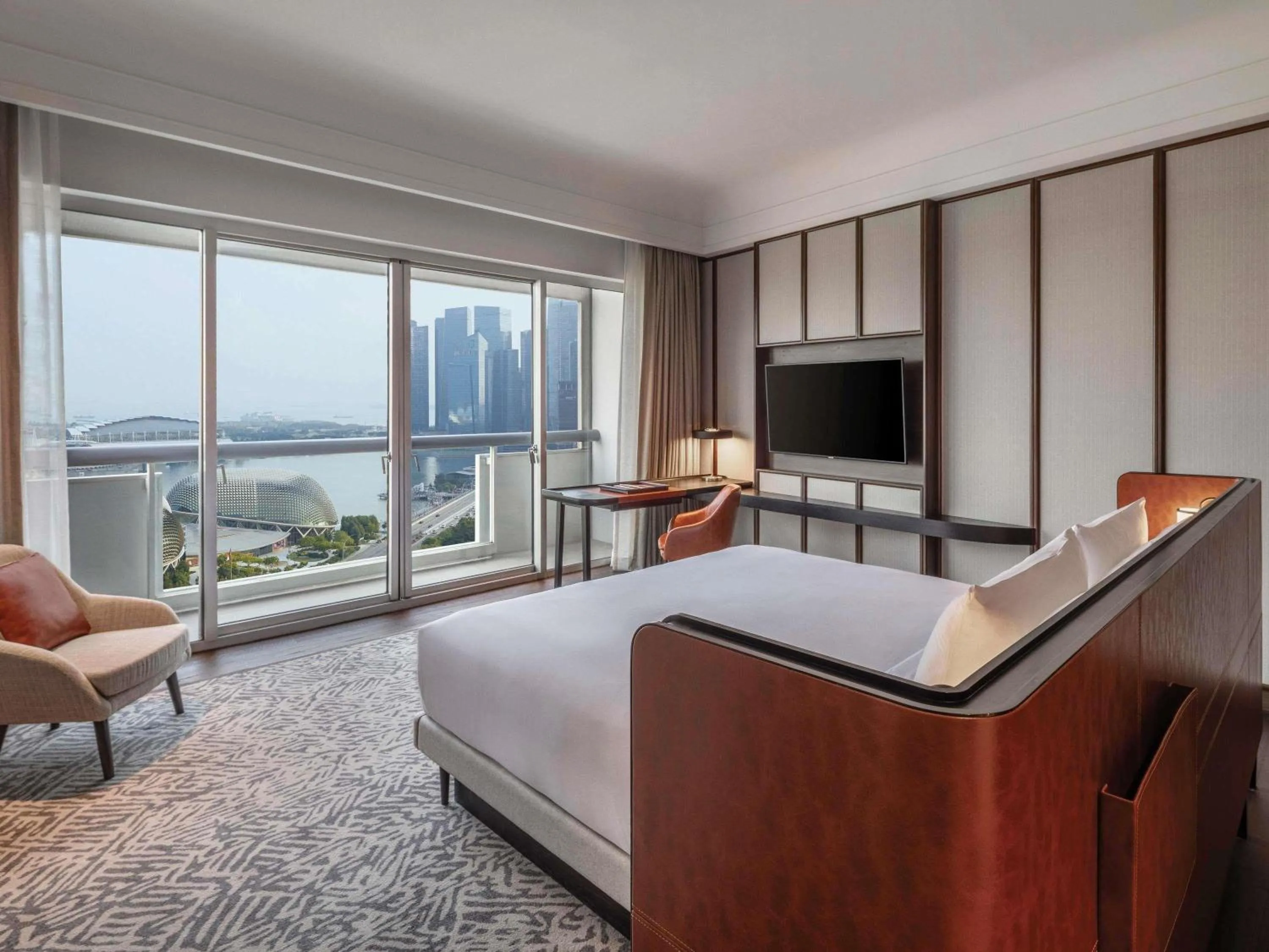 Bedroom, Bed in Fairmont Singapore