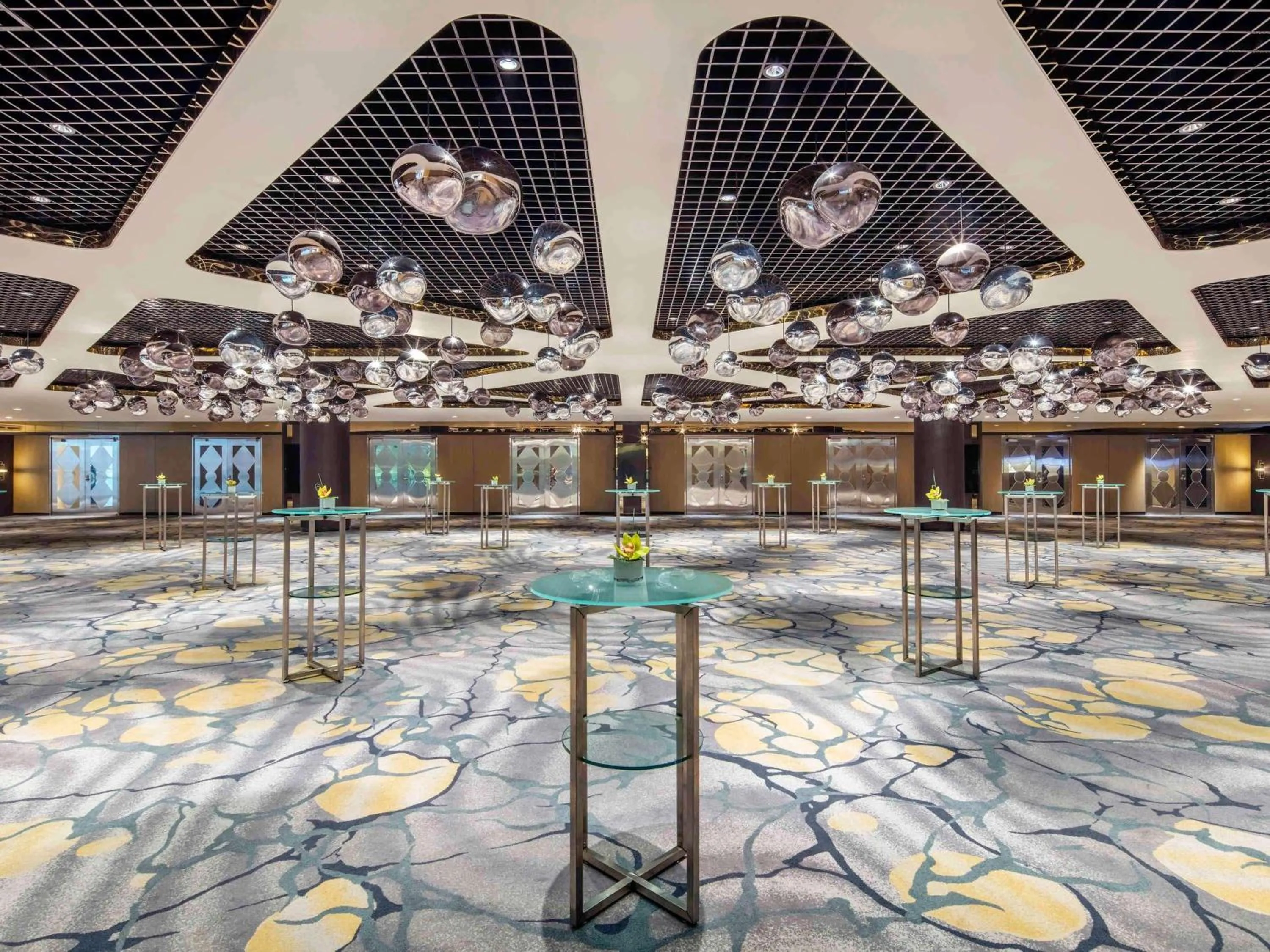 Business facilities in Fairmont Singapore