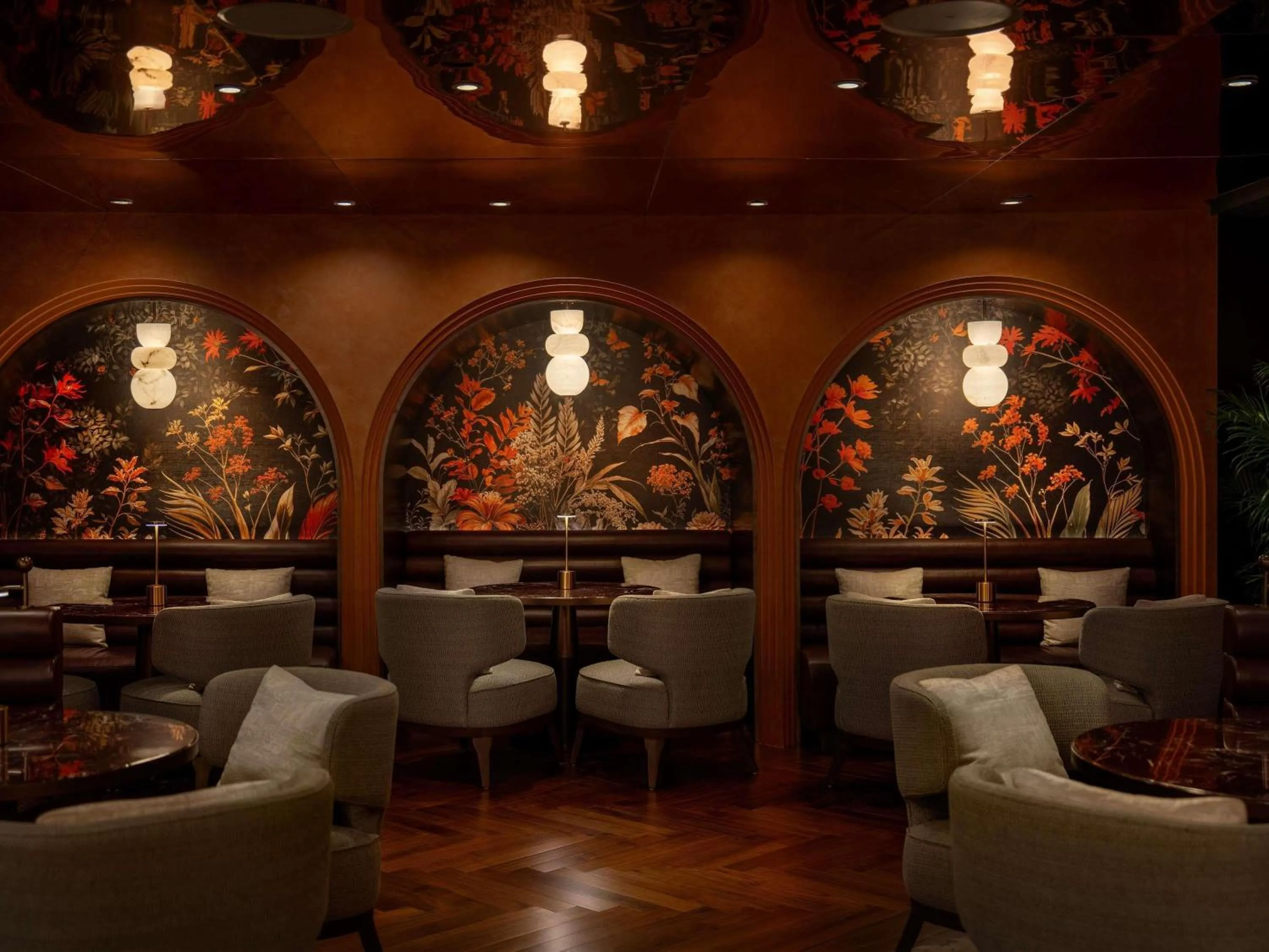 Lounge or bar in Fairmont Singapore