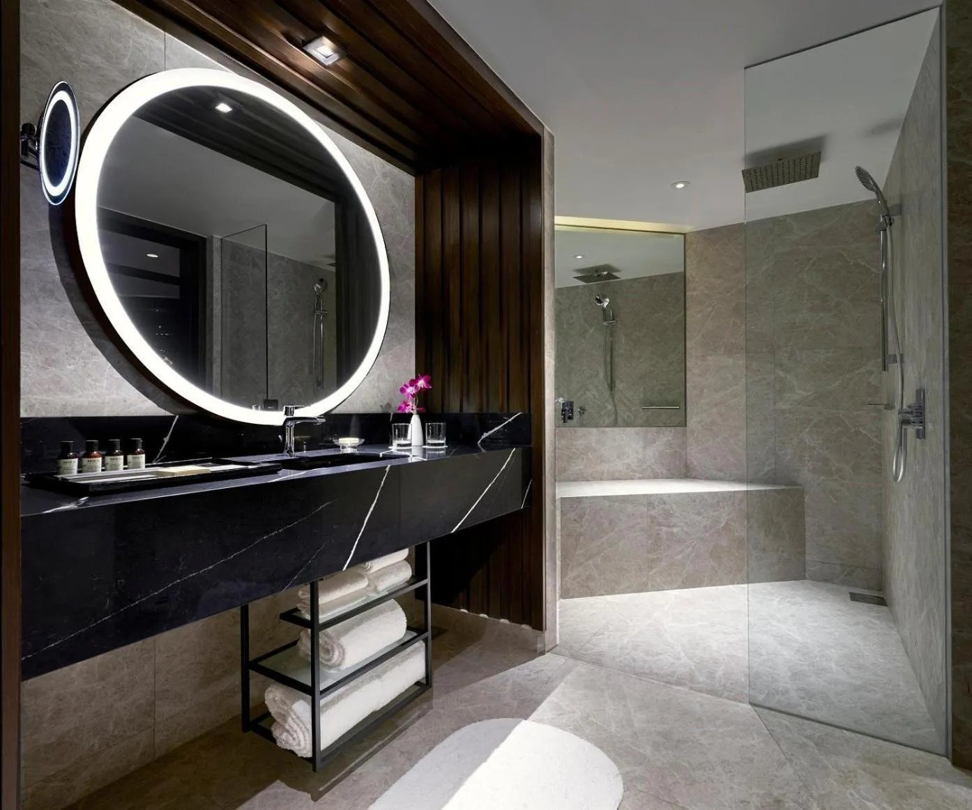 Bathroom in Fairmont Singapore