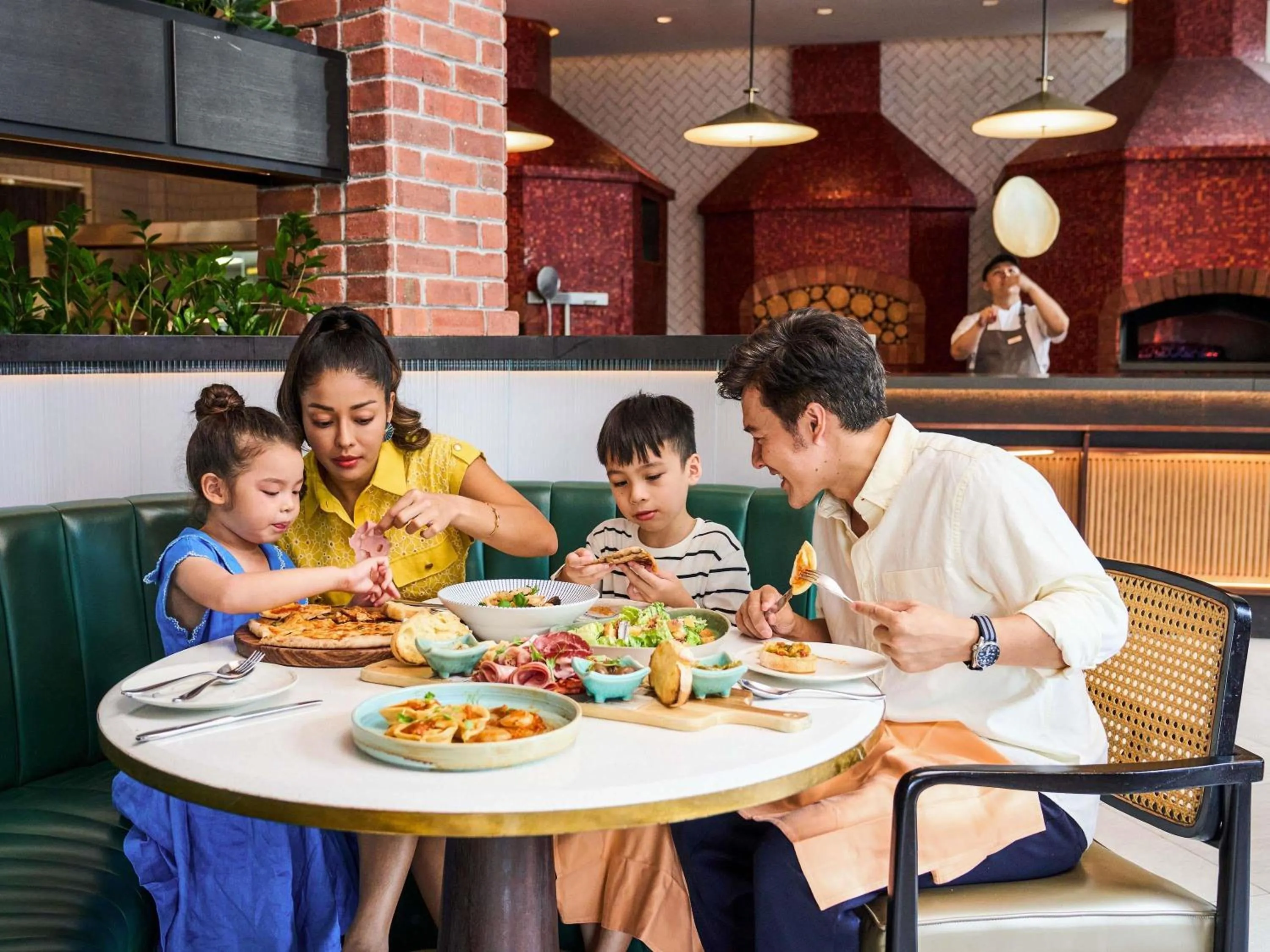 Restaurant/places to eat in Fairmont Singapore