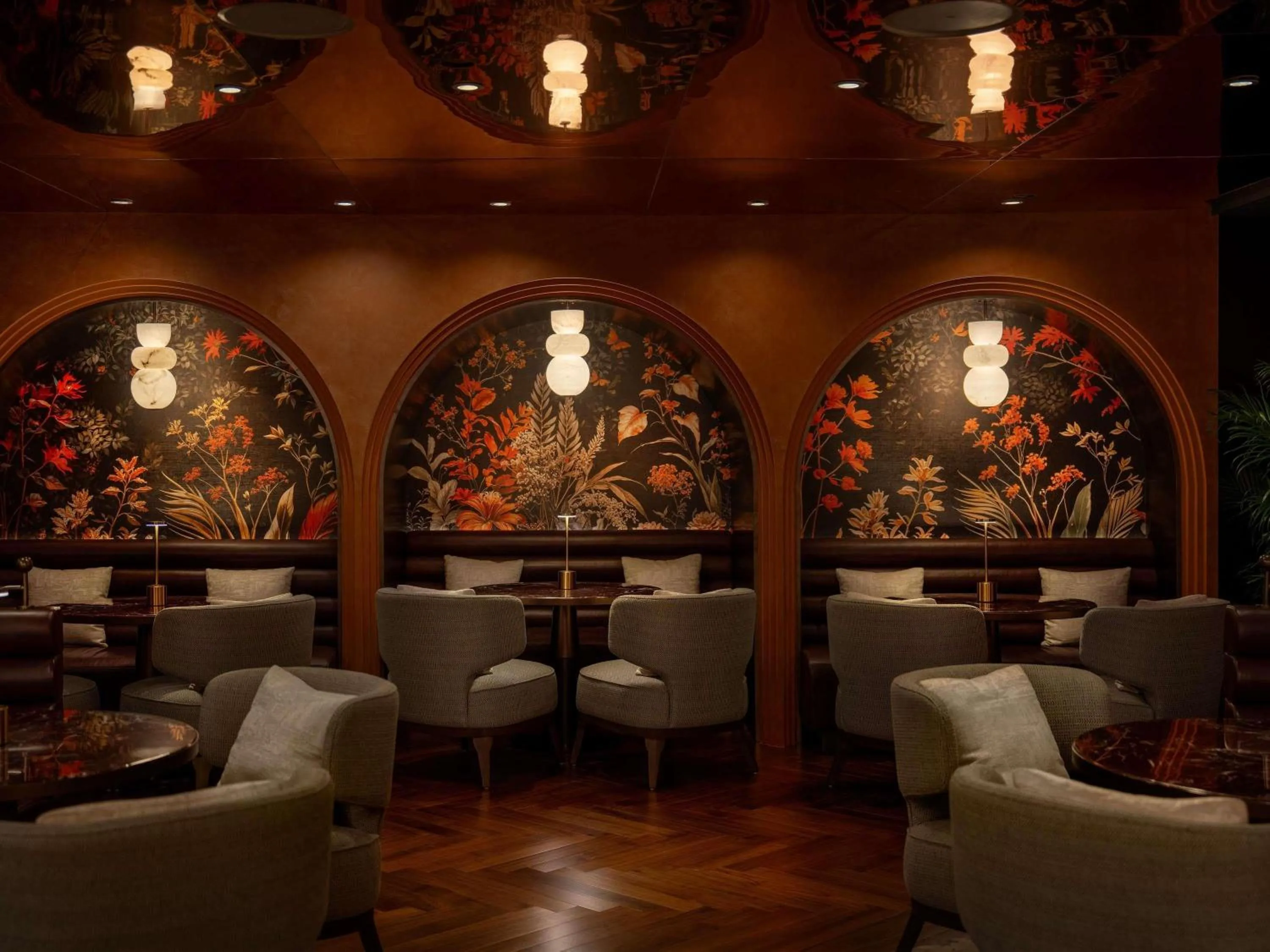 Lounge or bar in Fairmont Singapore