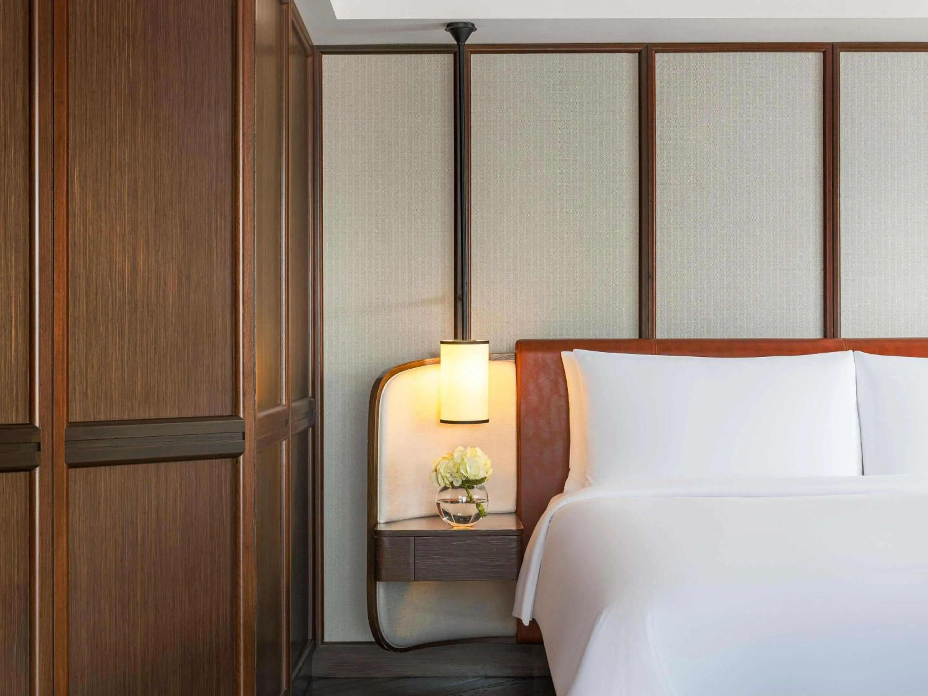 Bedroom, Bed in Fairmont Singapore