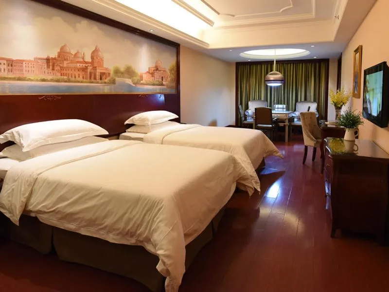 Bed in Vienna Hotel Loudi Chunyuan Pedestrian Street
