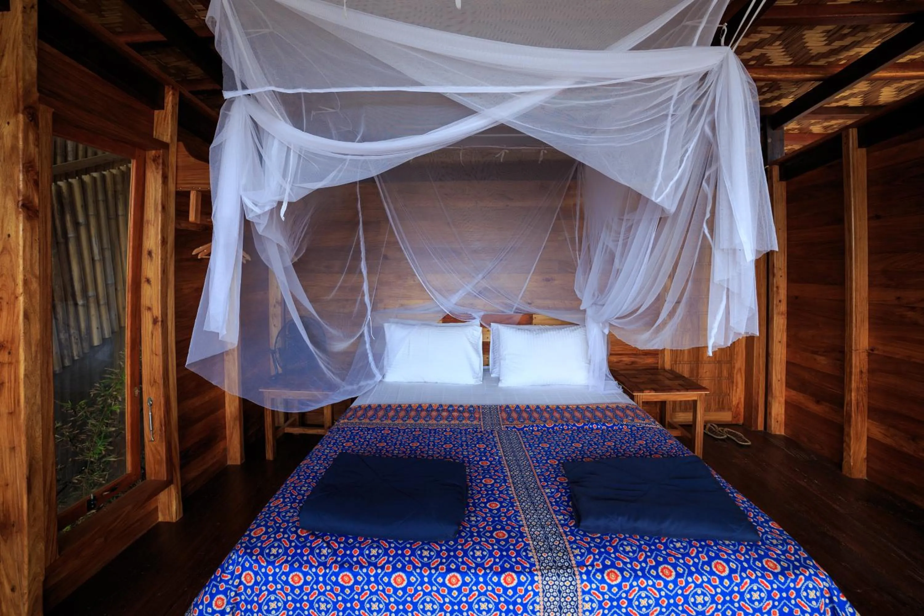 Bed in Tevana House Reef