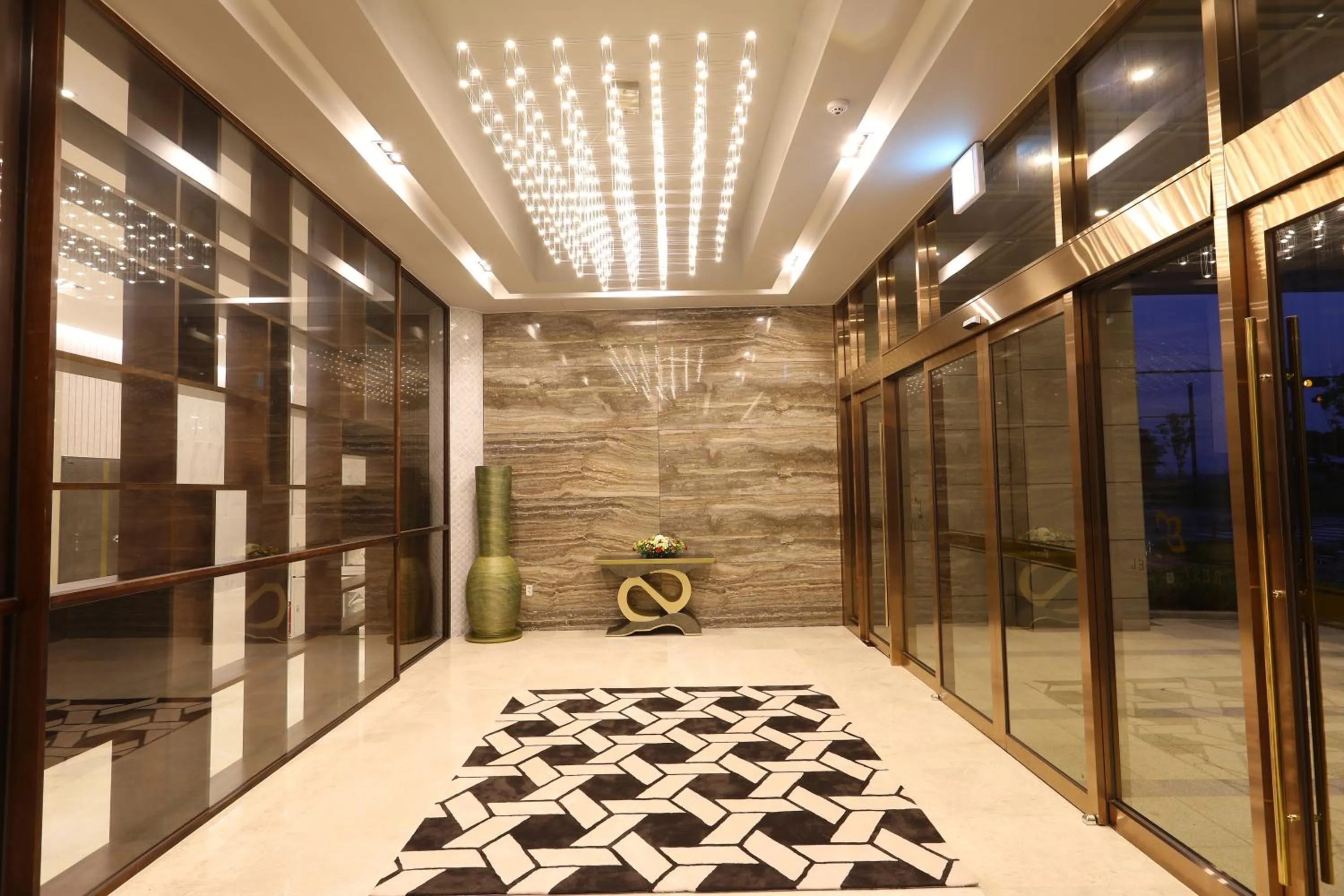 Area and facilities in Rest Hotel