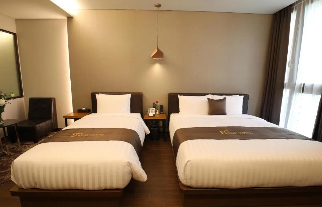 Bedroom, Bed in Rest Hotel