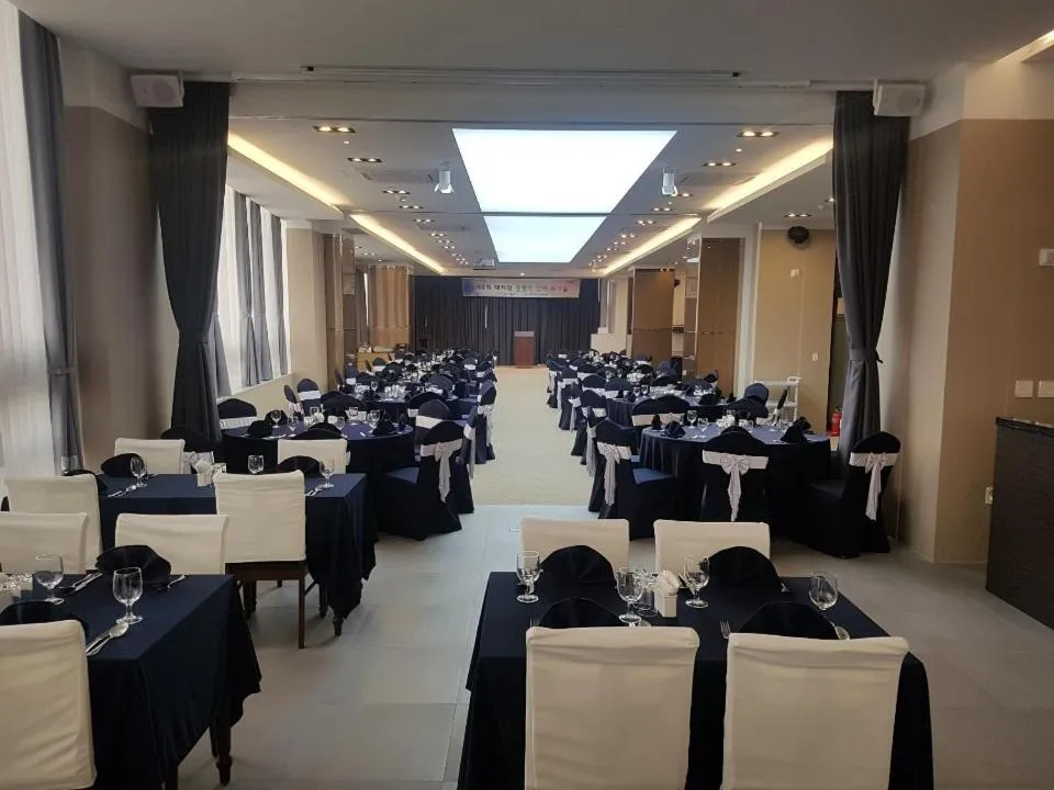 Banquet/Function facilities in Rest Hotel