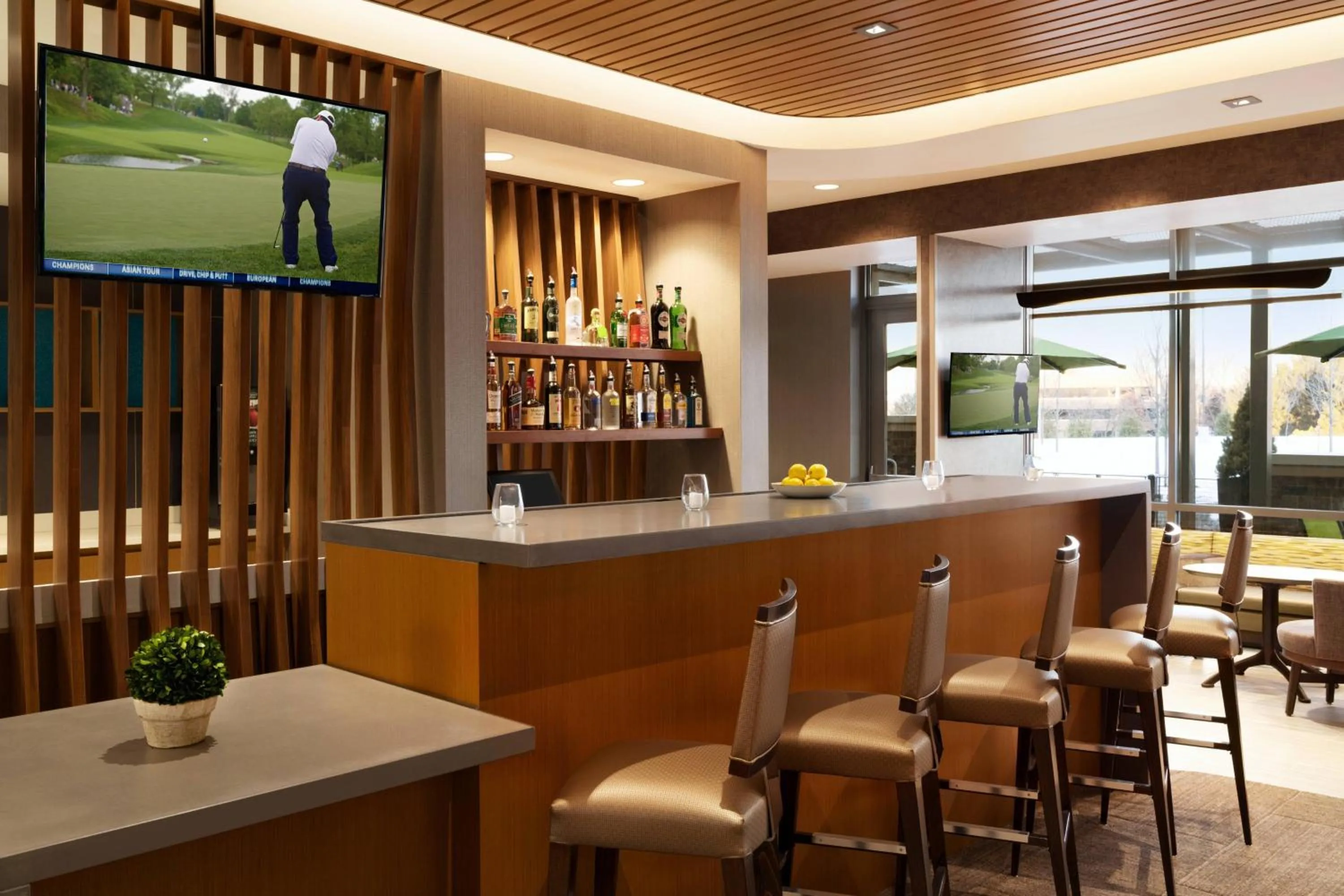 Lounge or bar in SpringHill Suites by Marriott Allentown Bethlehem/Center Valley