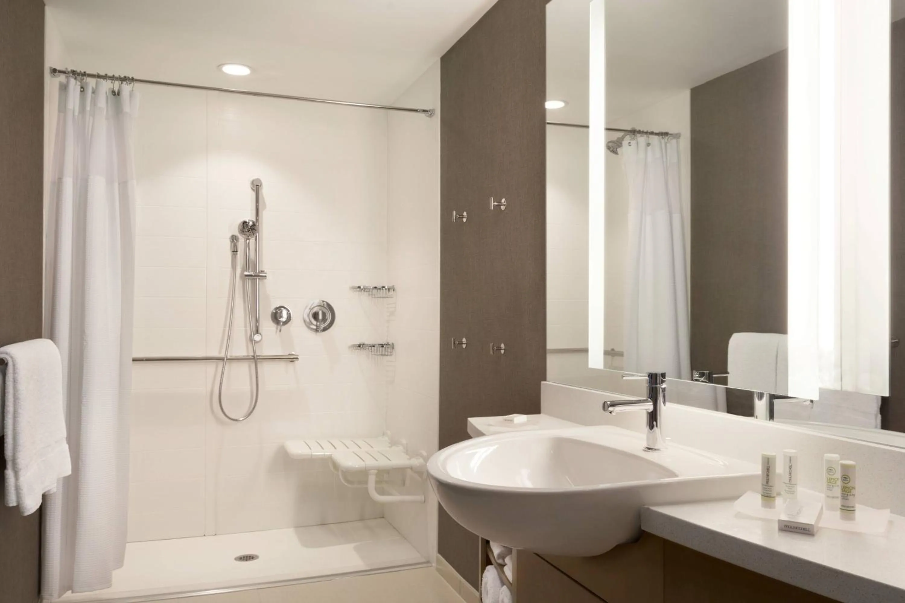 Bathroom in SpringHill Suites by Marriott Allentown Bethlehem/Center Valley