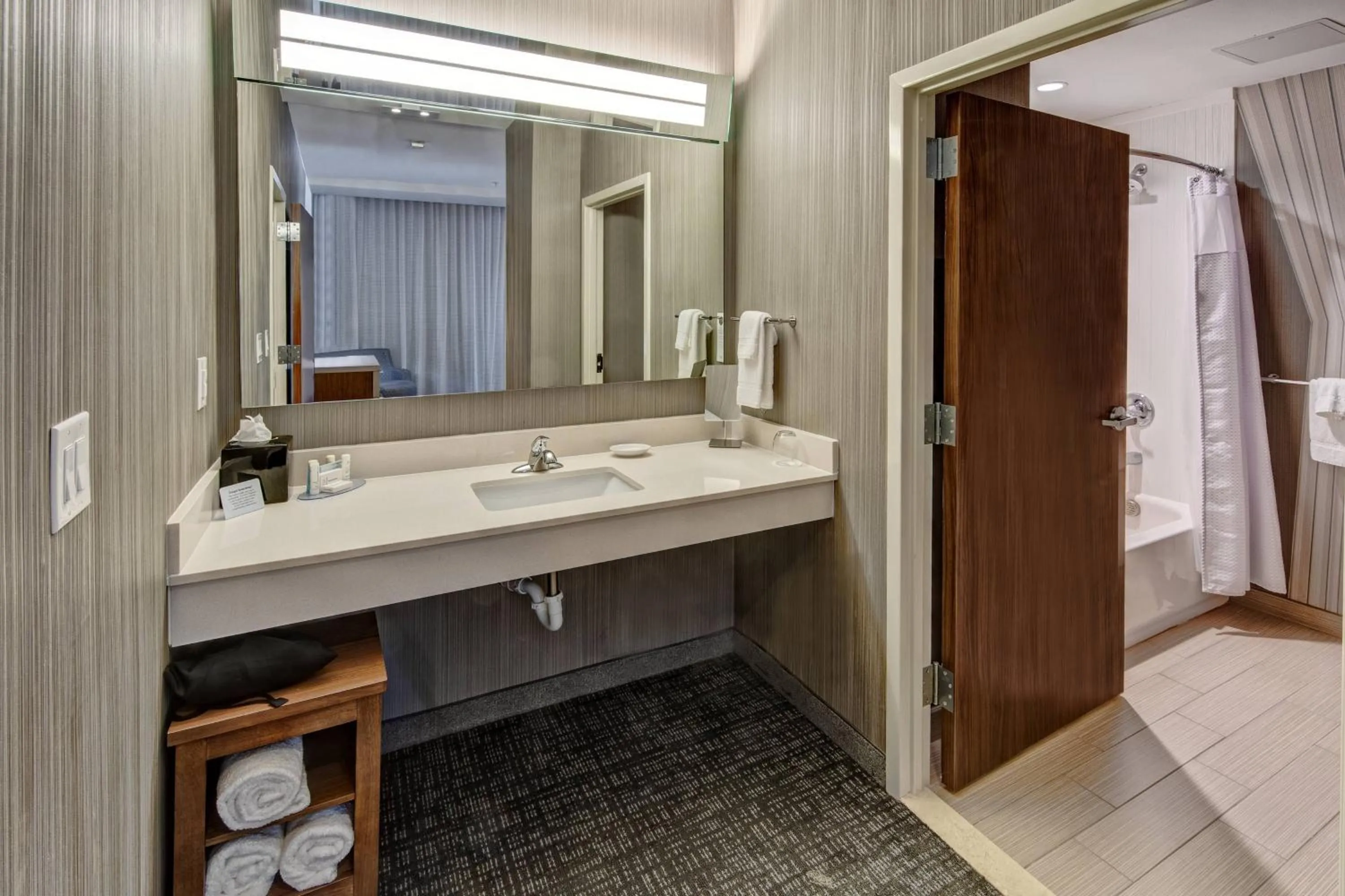 Bathroom in Courtyard Austin by Marriott Northwest/Lakeline