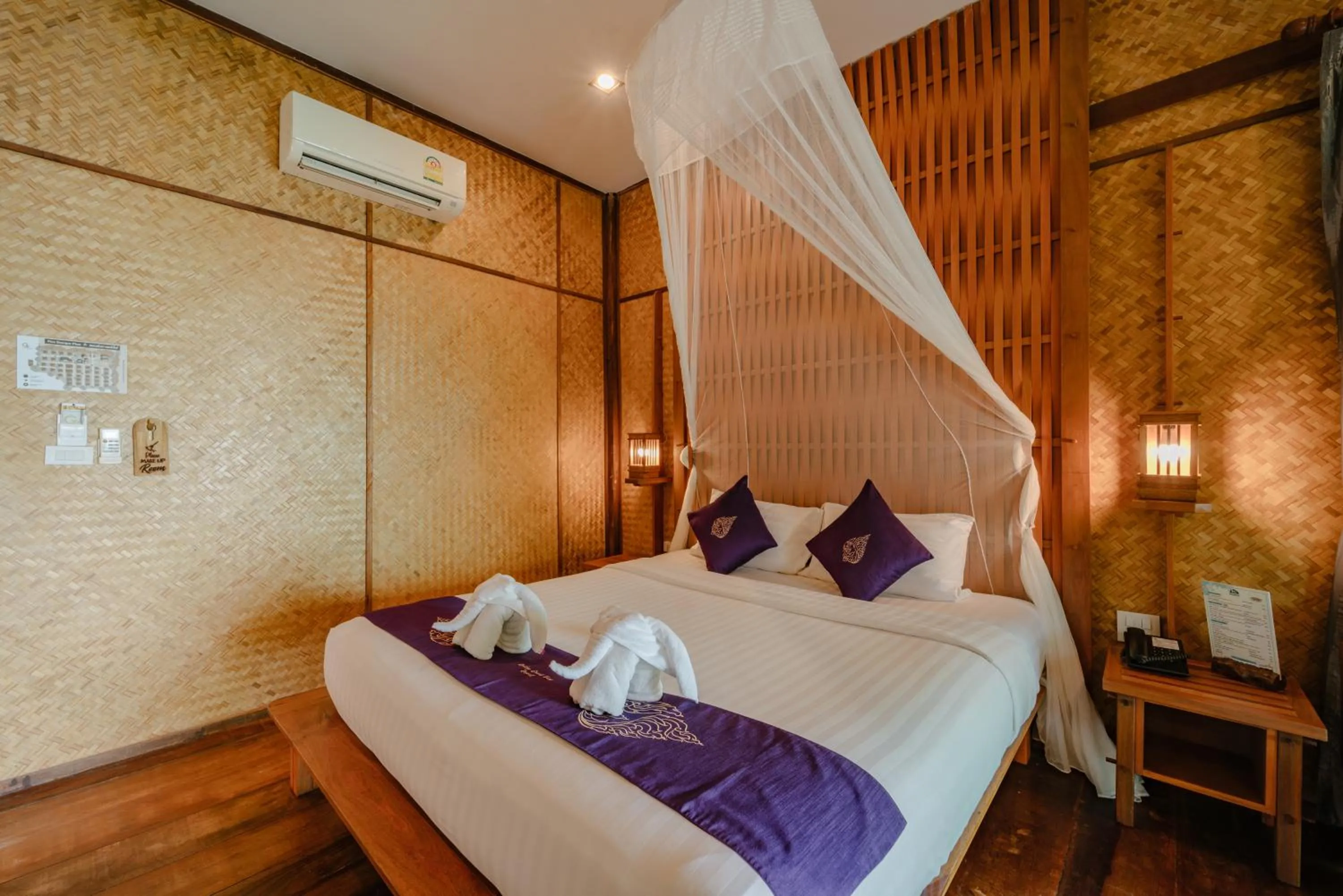 Bed in Railay Great View Resort