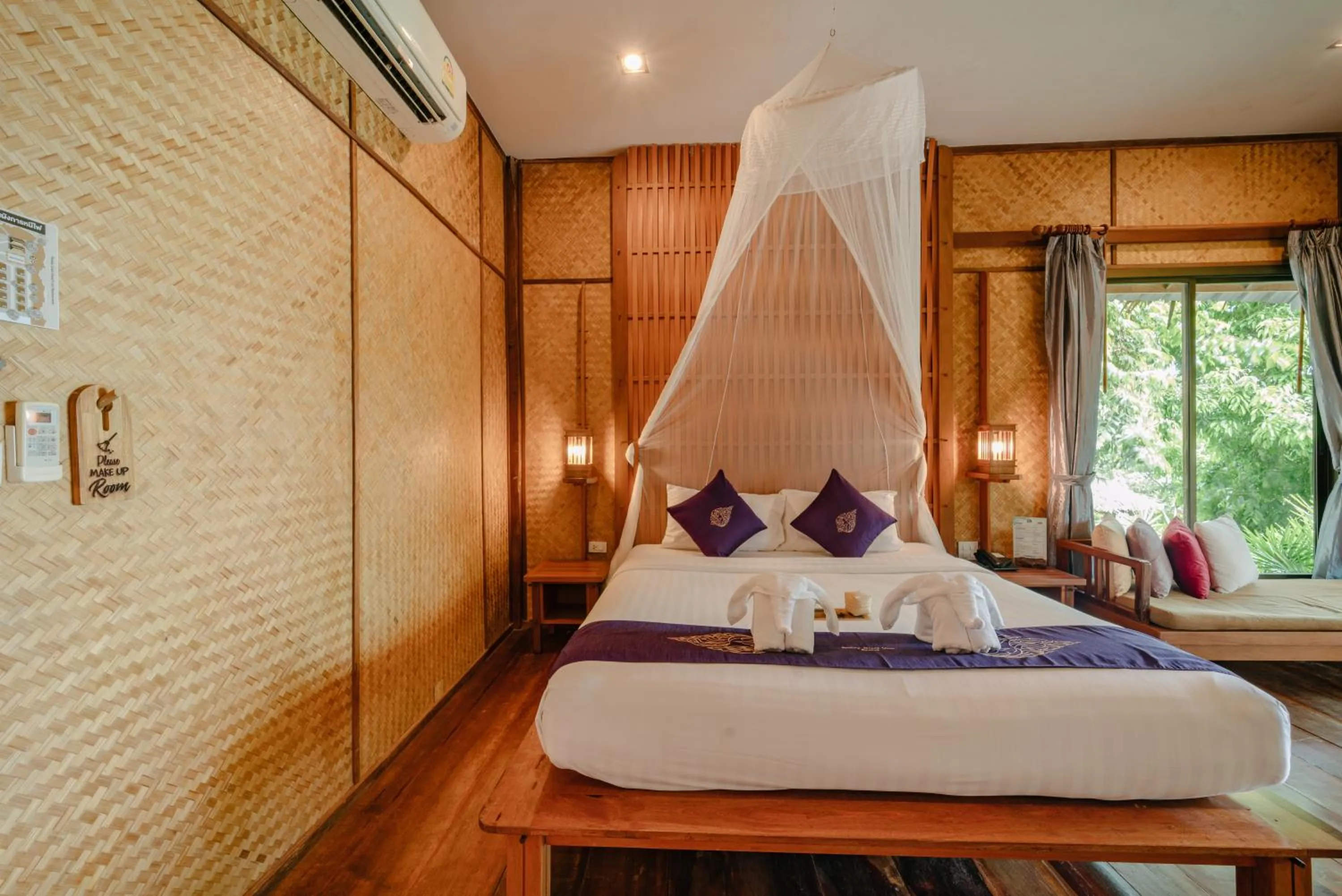 Bed in Railay Great View Resort