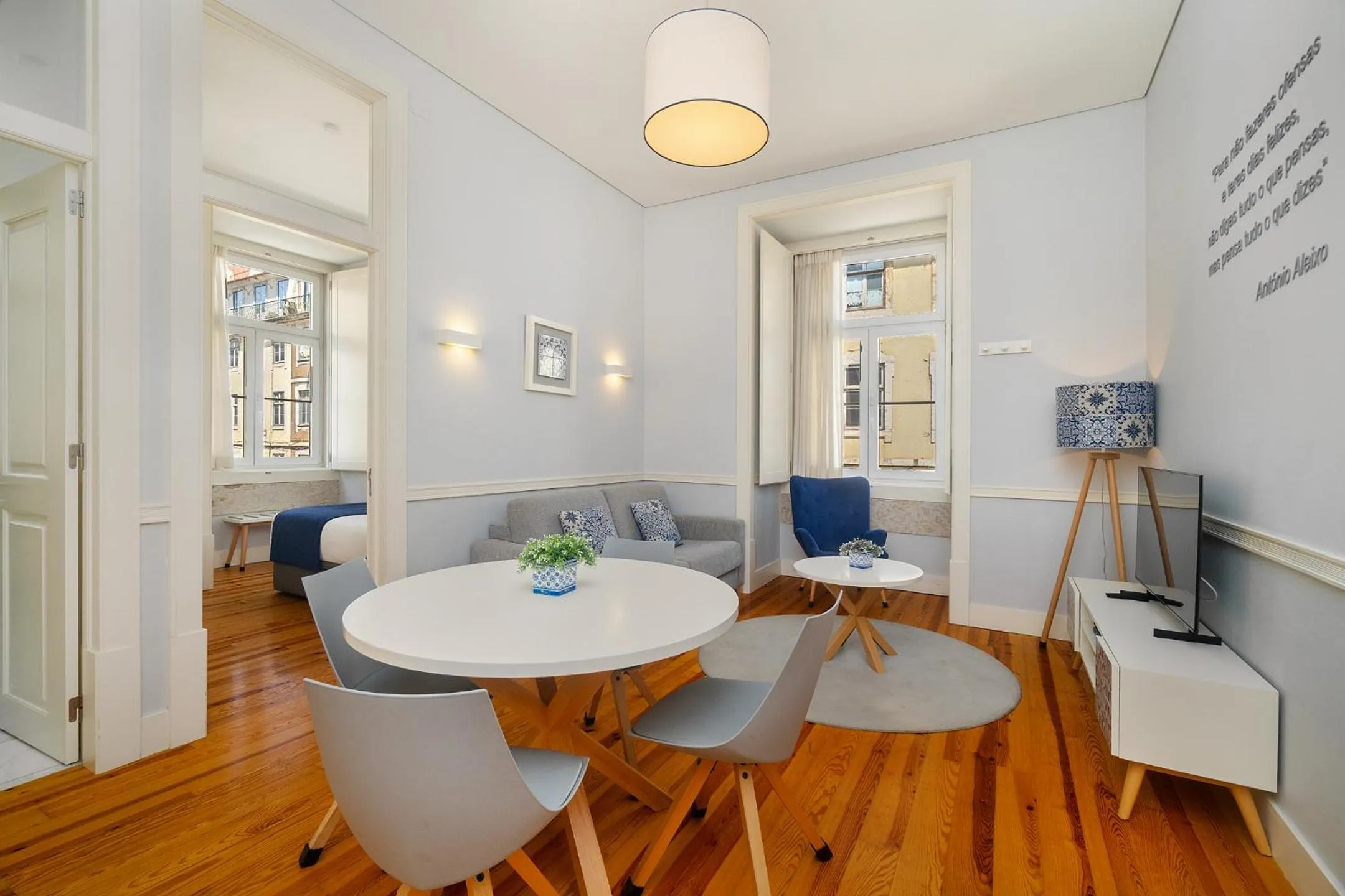 TV and multimedia in Villa Baixa - Lisbon Luxury Apartments