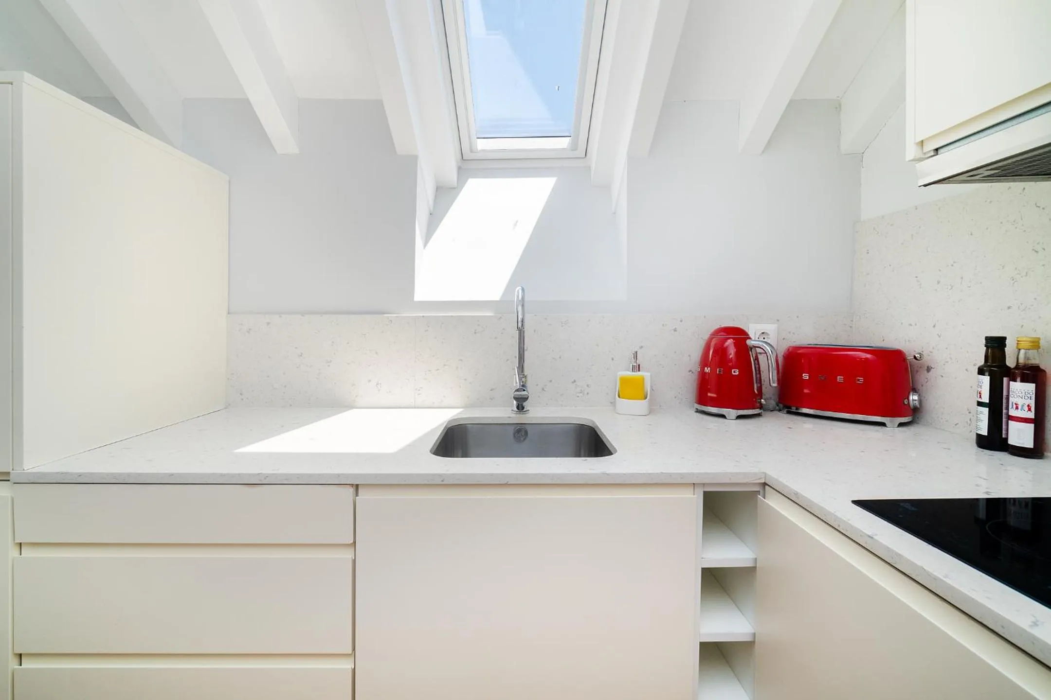 Kitchen or kitchenette in Villa Baixa - Lisbon Luxury Apartments