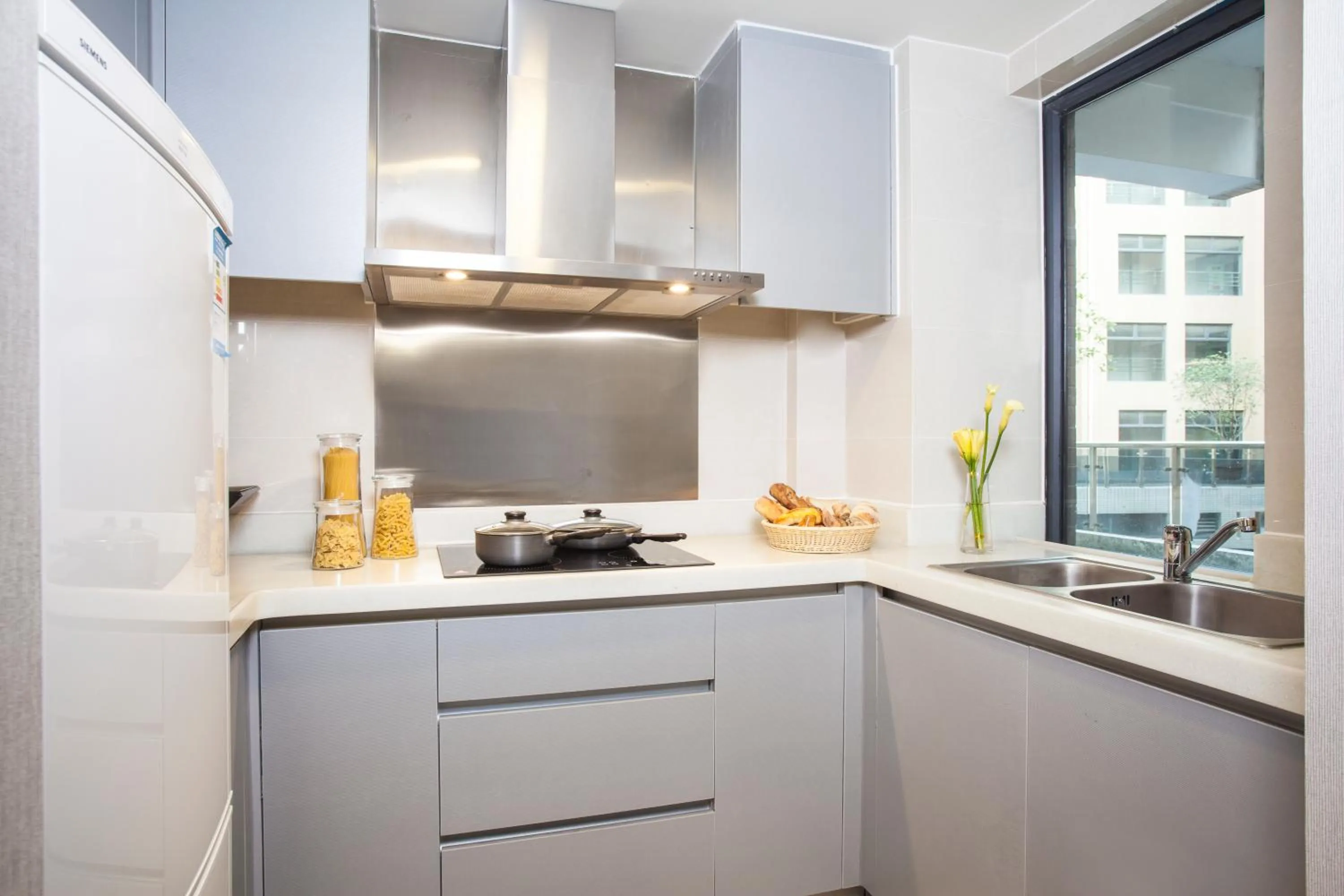 Kitchen or kitchenette in Citadines Zhuankou Wuhan