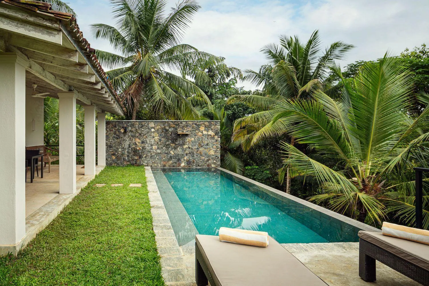 Swimming pool in Kahanda Kanda