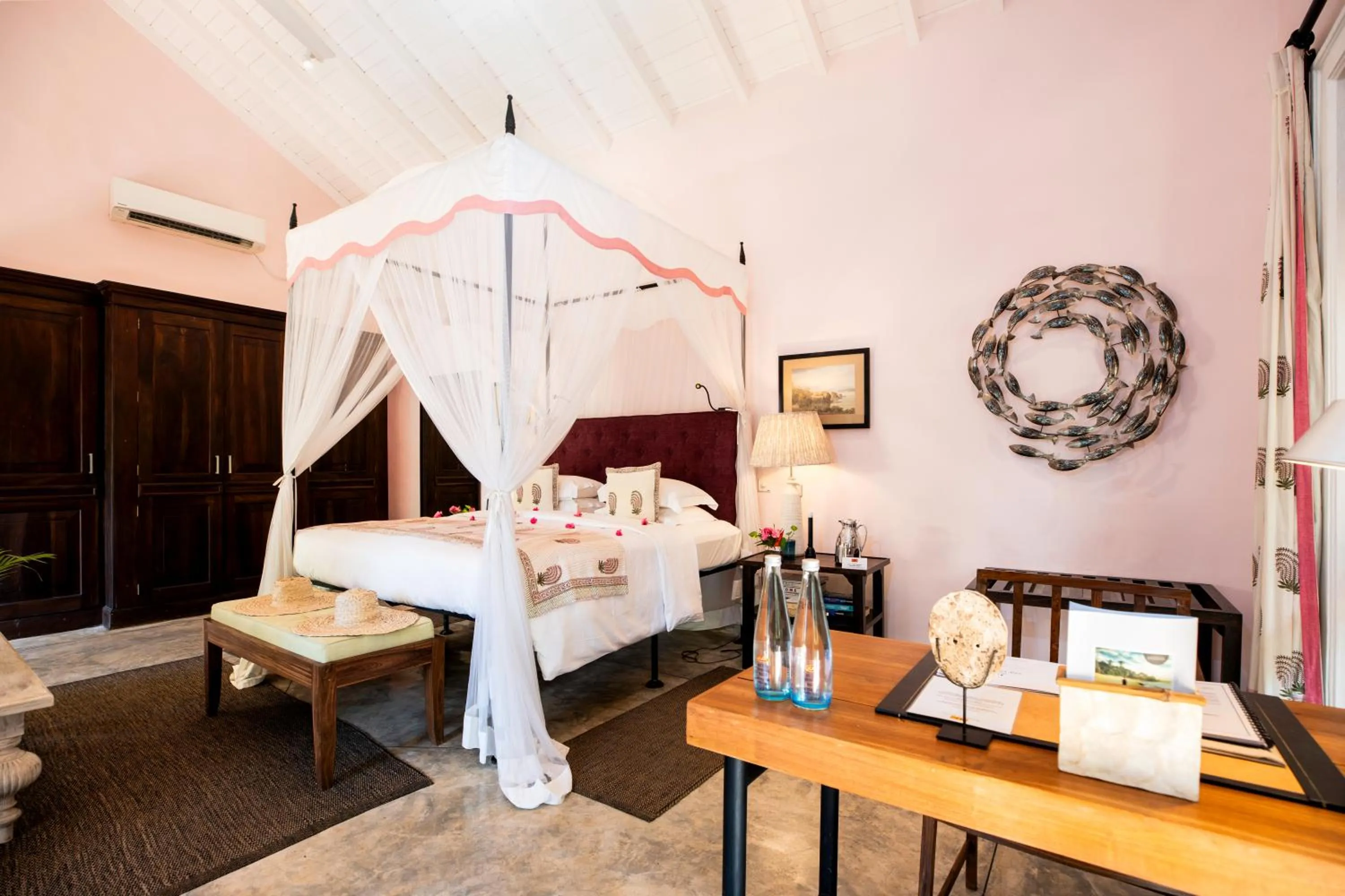 Photo of the whole room, Bed in Kahanda Kanda