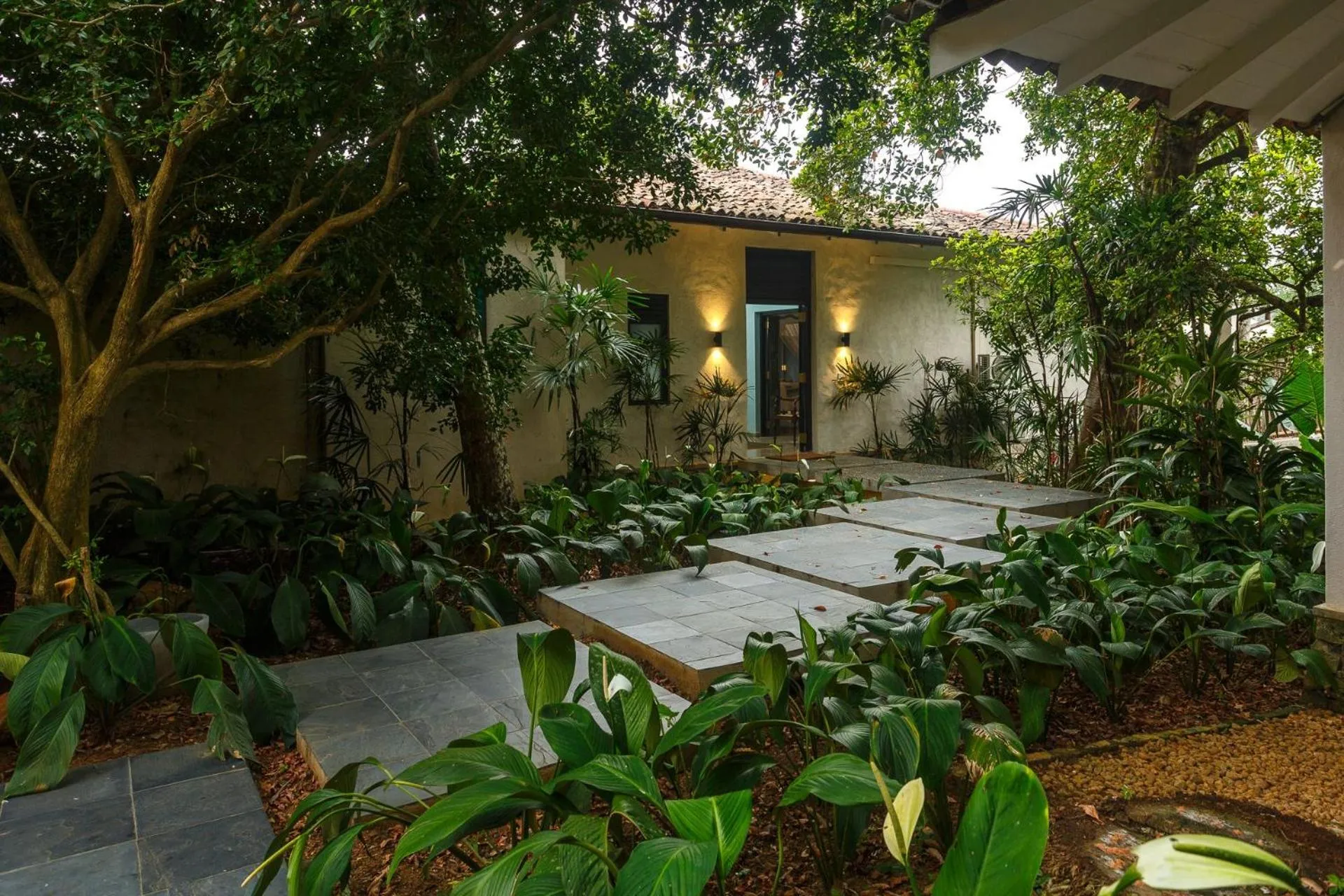 Property building in Kahanda Kanda