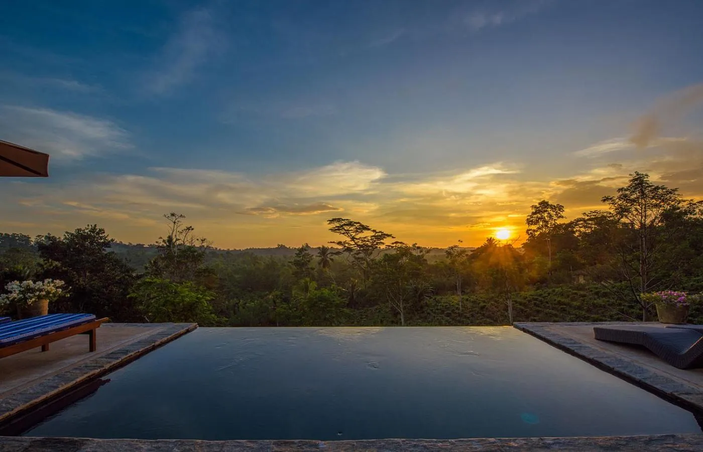 Swimming pool in Kahanda Kanda