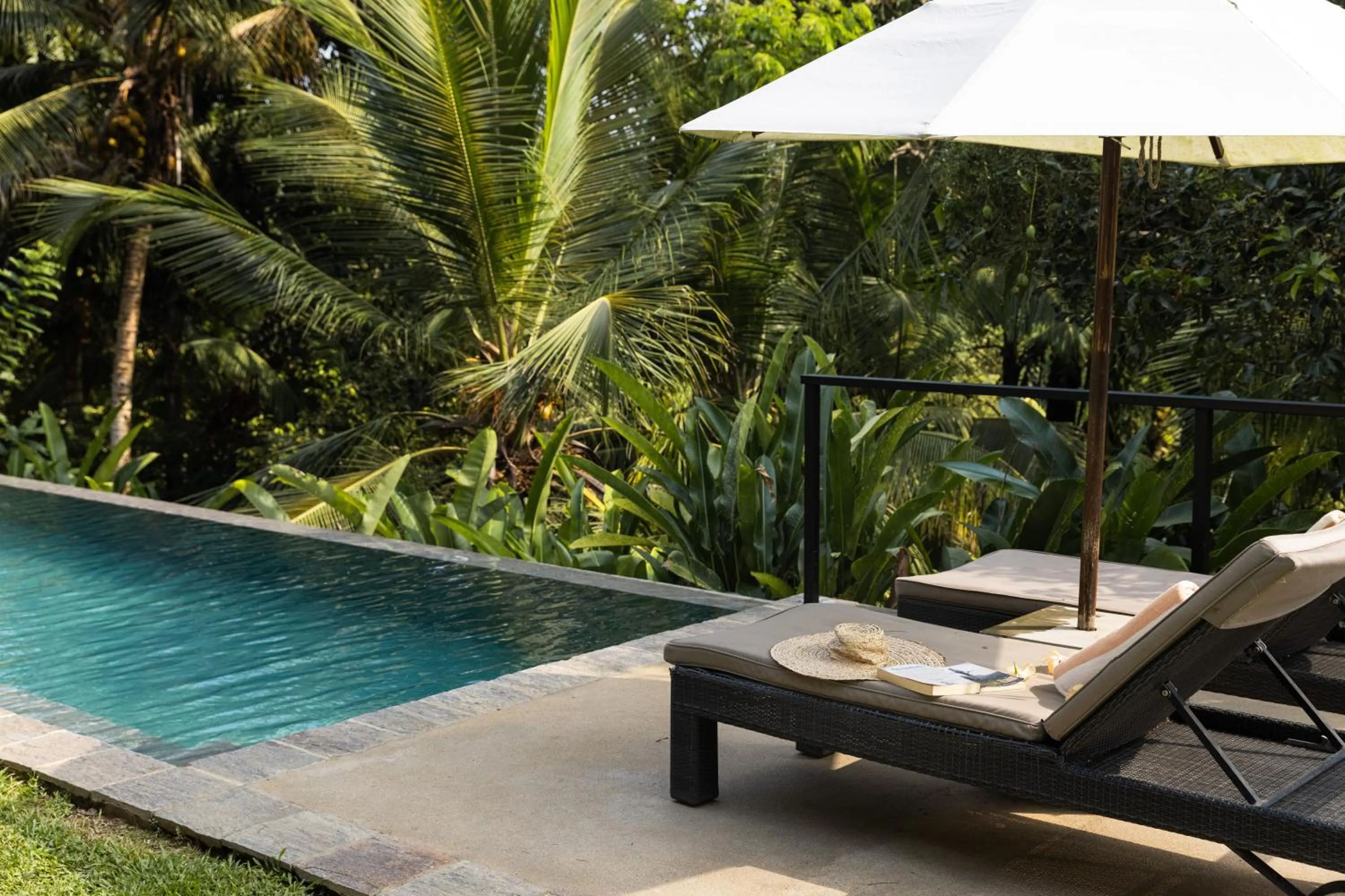 Swimming pool in Kahanda Kanda