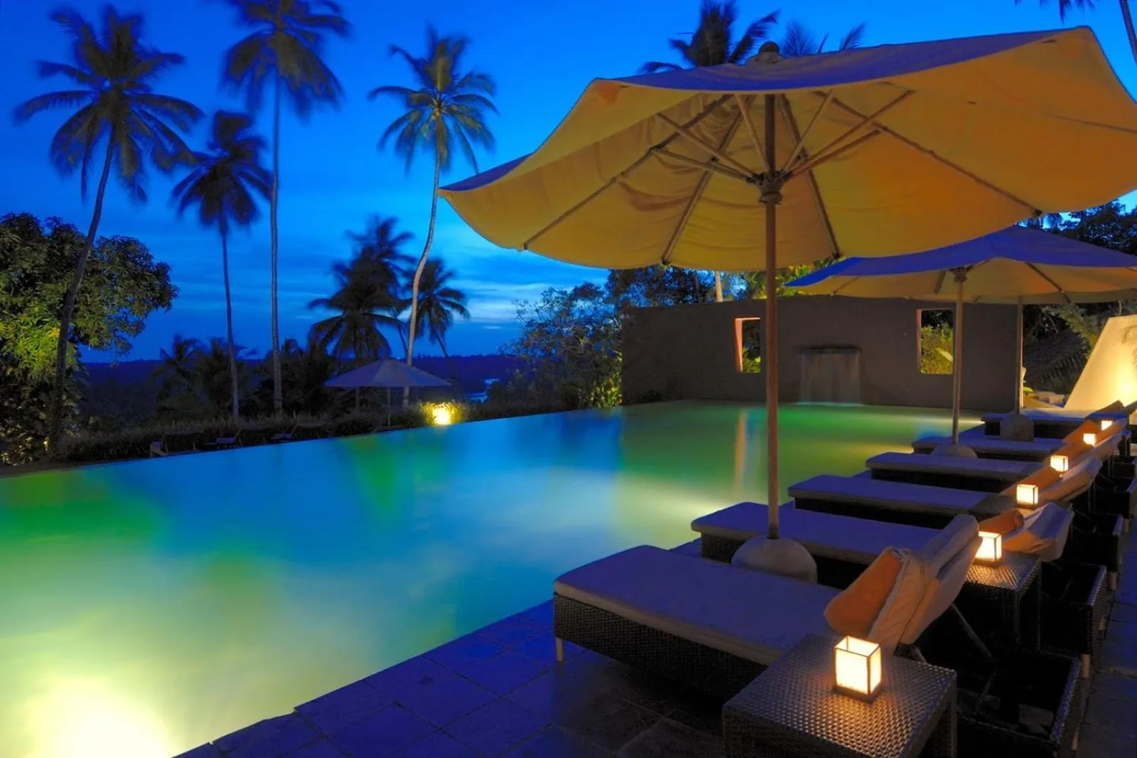 Swimming pool in Kahanda Kanda