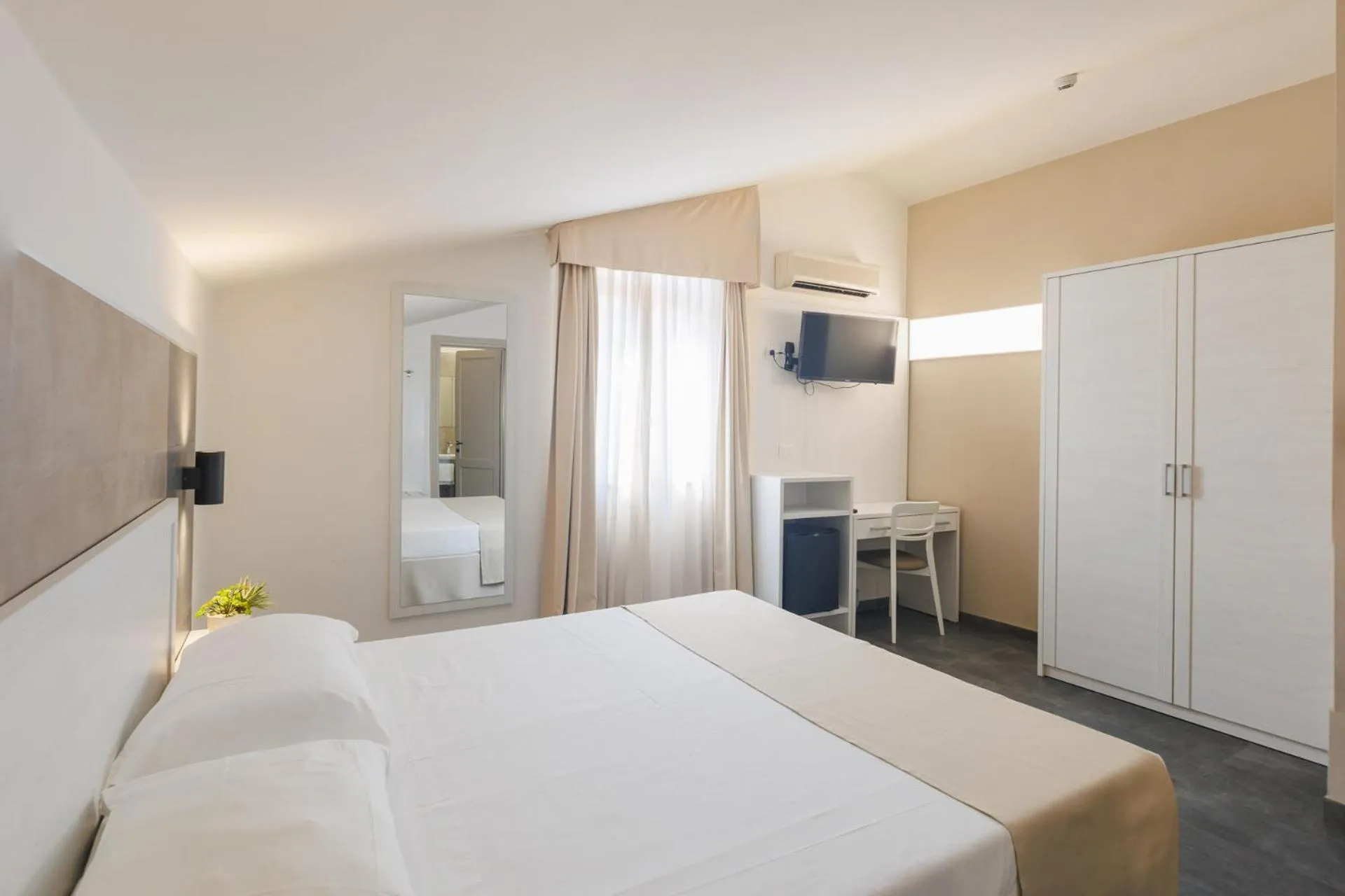 Bed in Hotel Le Mura